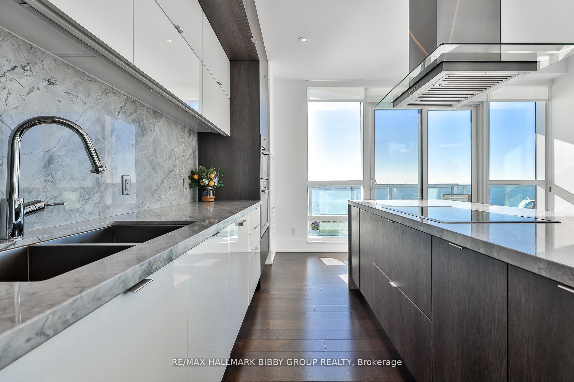 55 Merchants Wharf, #923