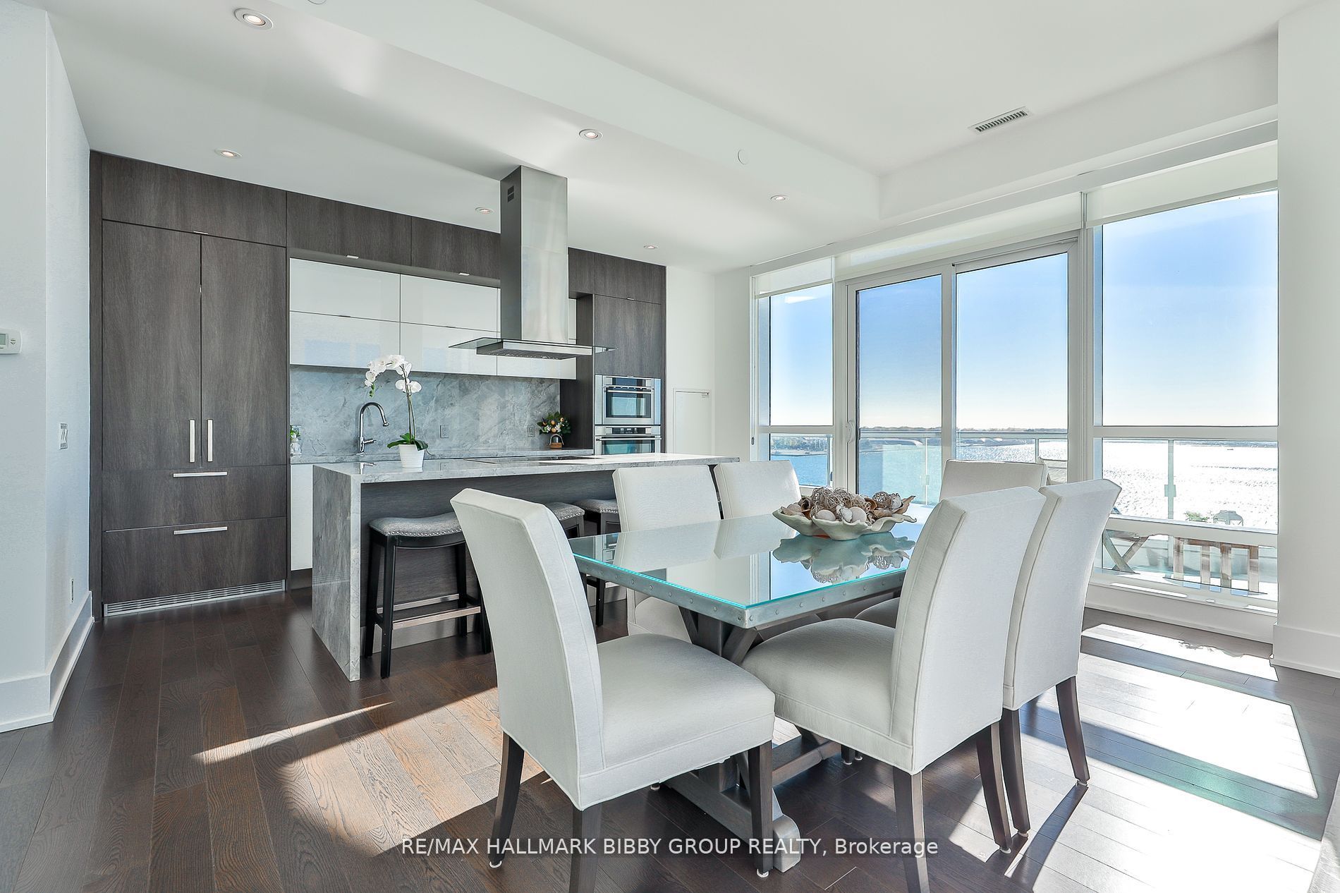 55 Merchants Wharf, #923