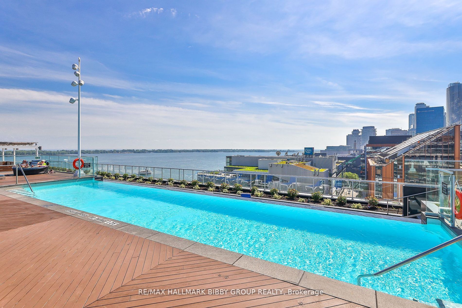 55 Merchants Wharf, #923