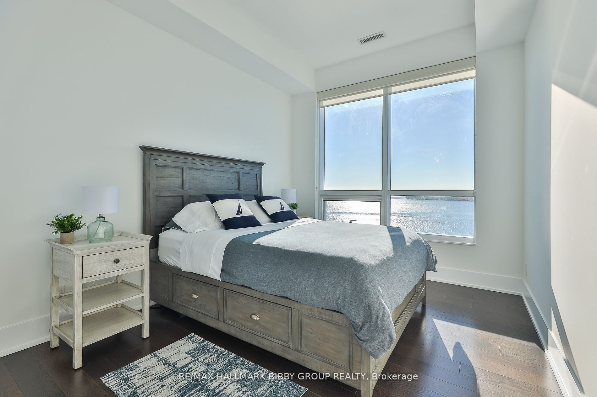 55 Merchants Wharf, #923