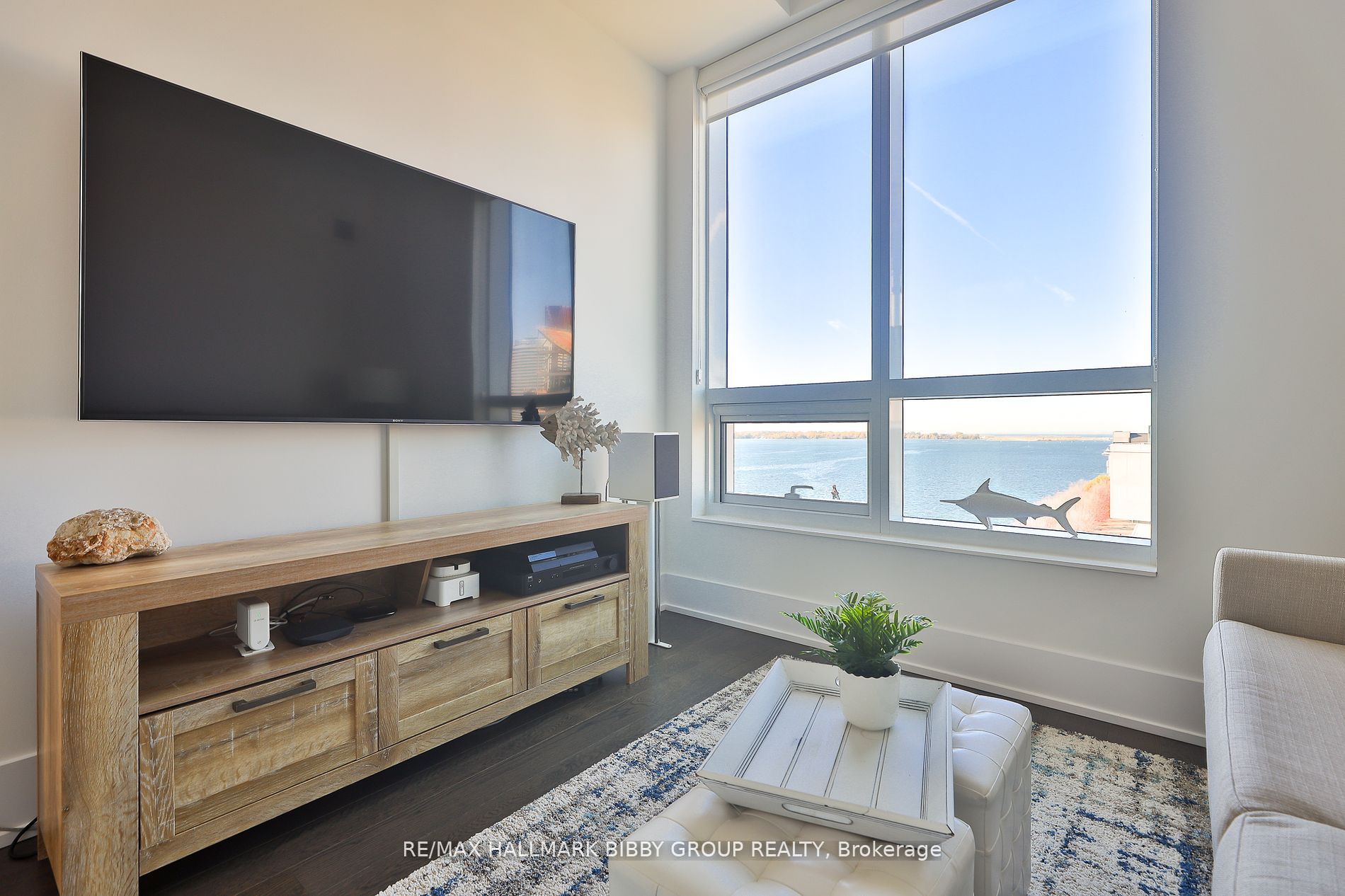 55 Merchants Wharf, #923