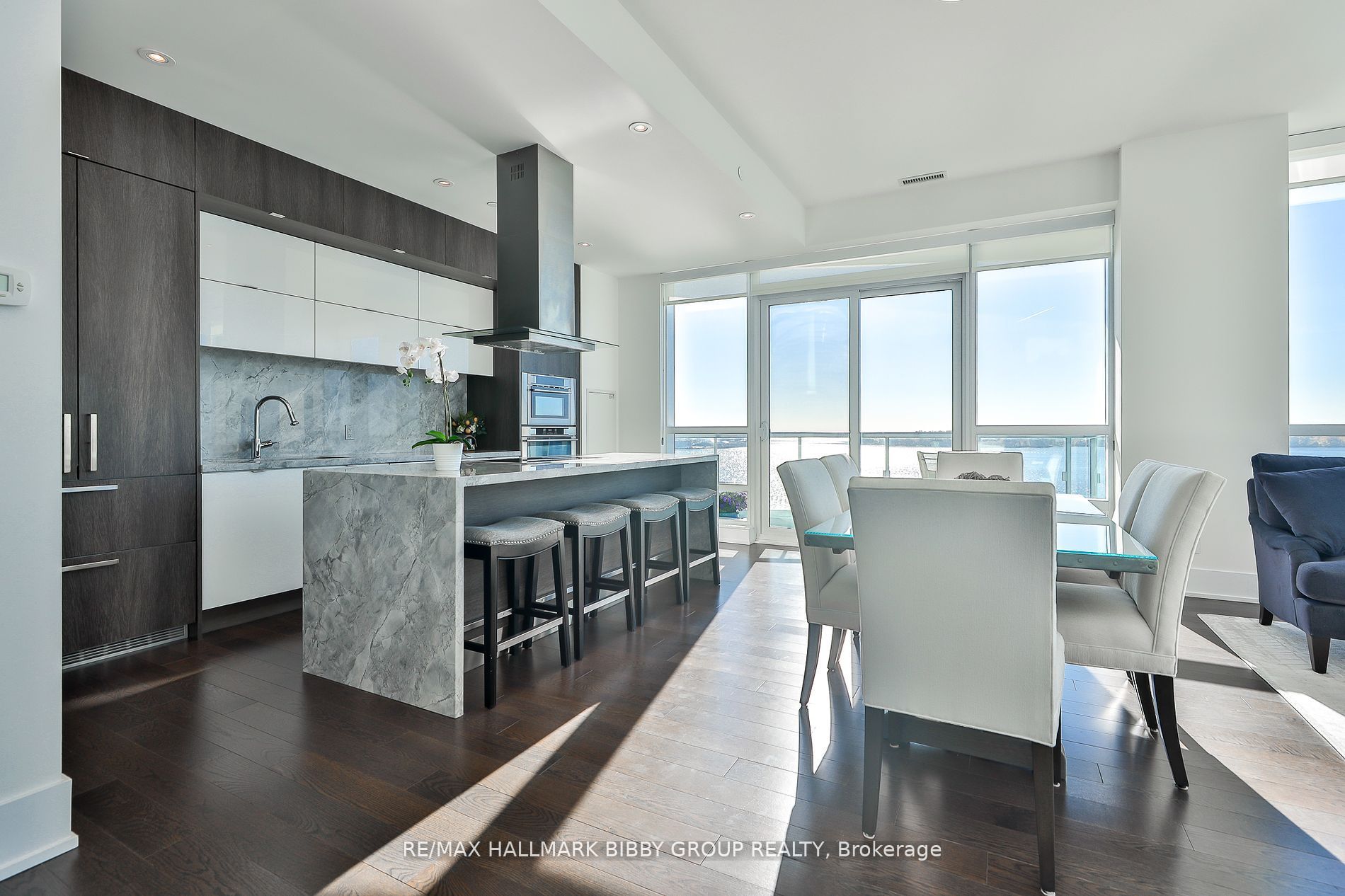 55 Merchants Wharf, #923