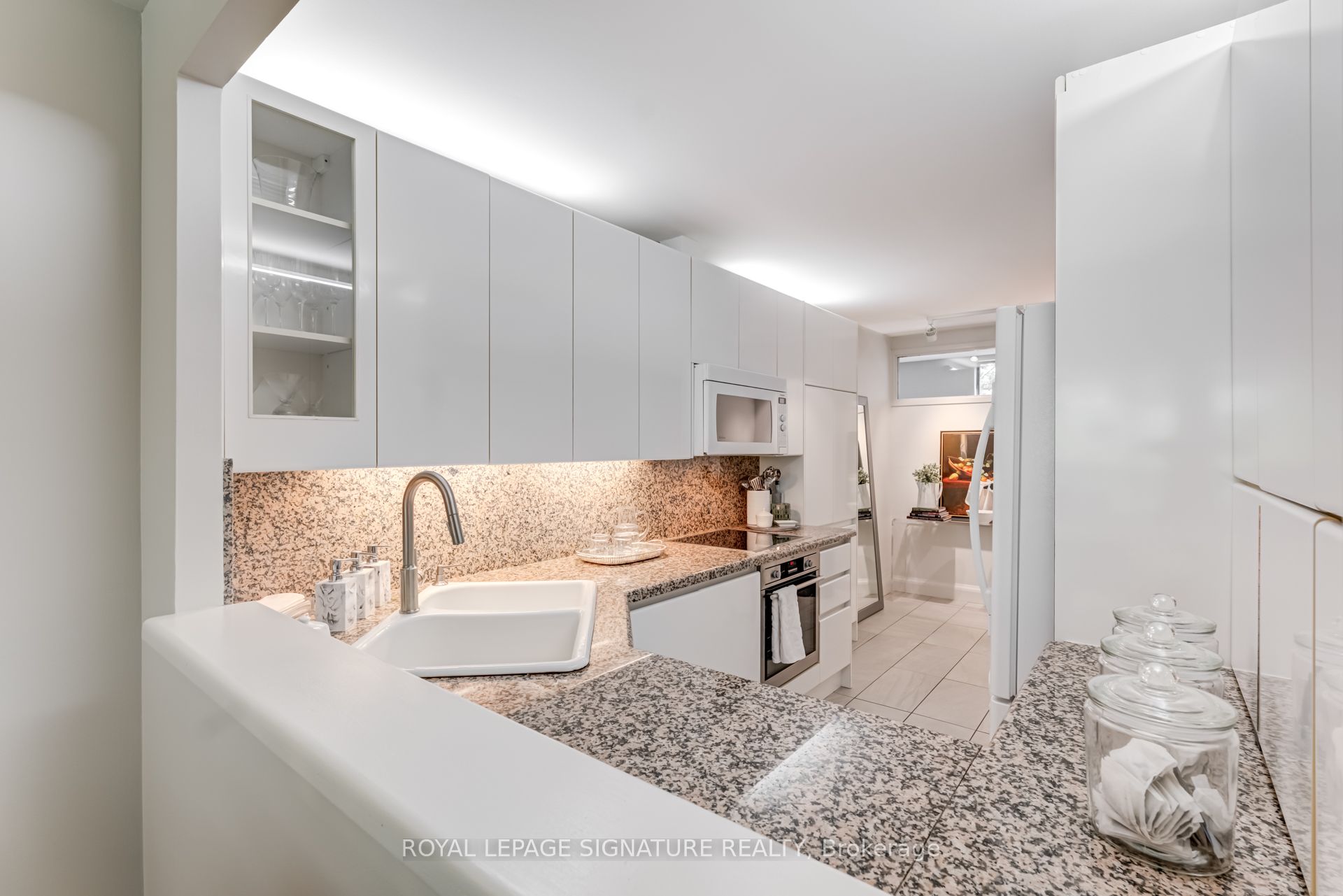 142 Pears Avenue, #B2
