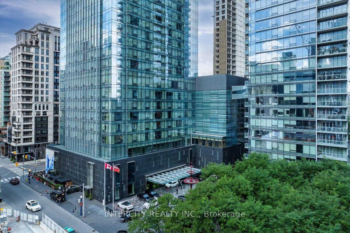 50 Yorkville Avenue #4001