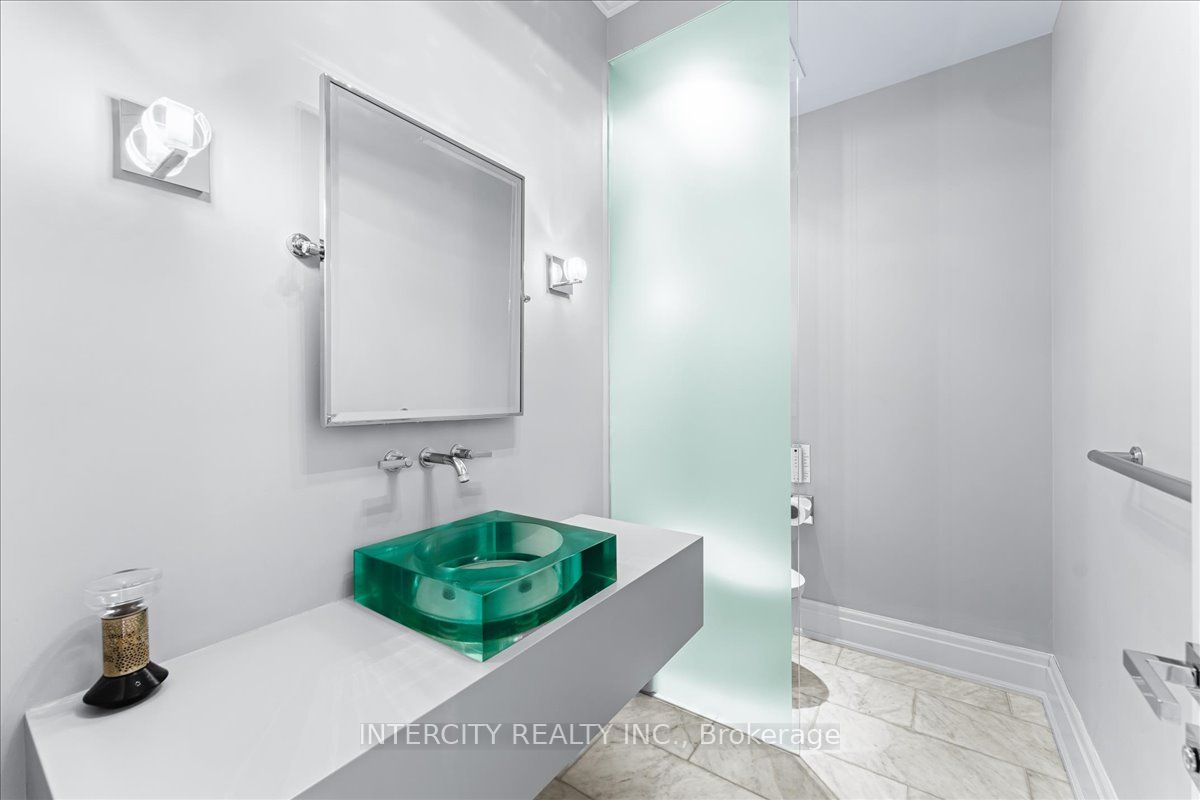 50 Yorkville Avenue #4001
