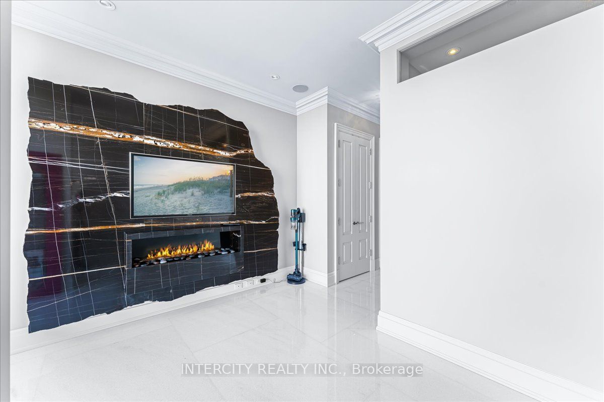 50 Yorkville Avenue #4001