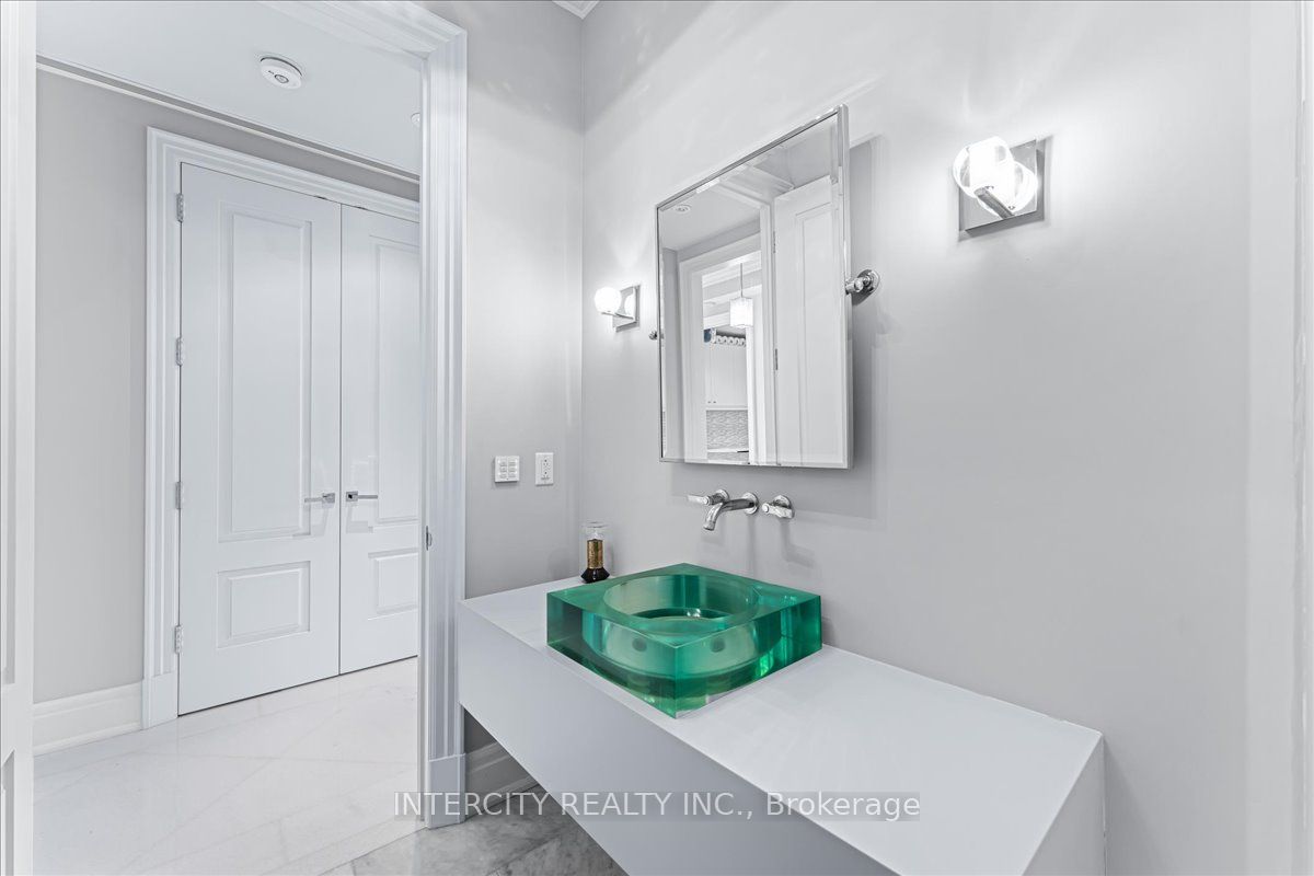50 Yorkville Avenue #4001