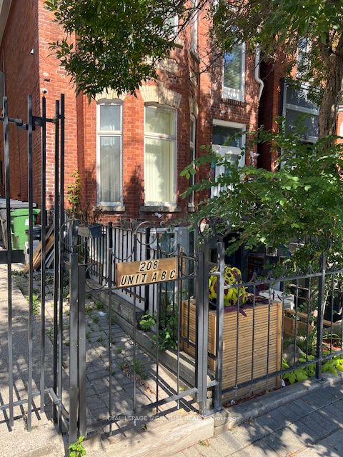 208 Carlton Street, #B