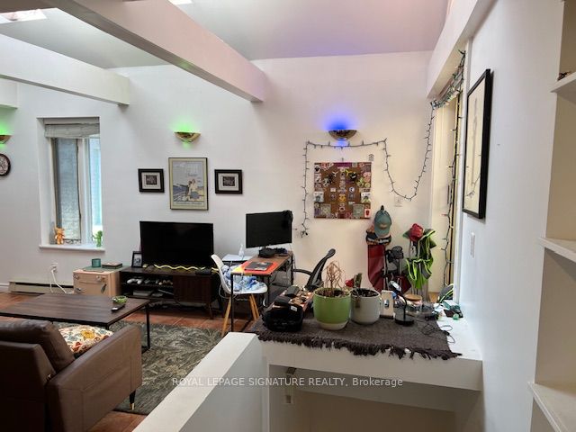 208 Carlton Street, #B