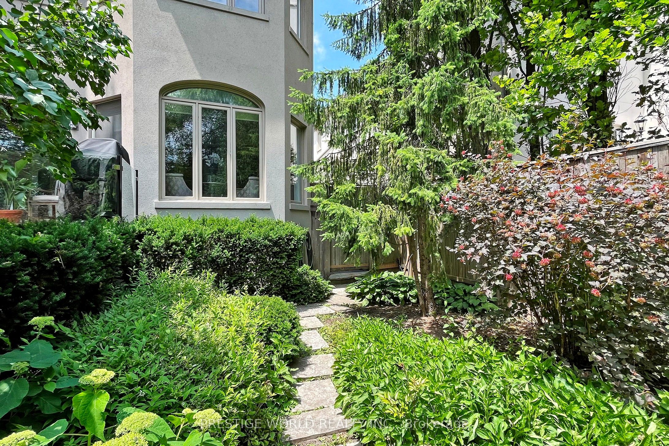 37 Rollscourt Drive