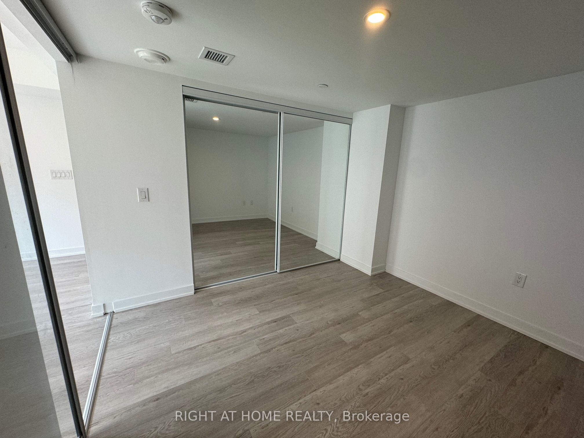 3 Strathgowan Avenue, #323