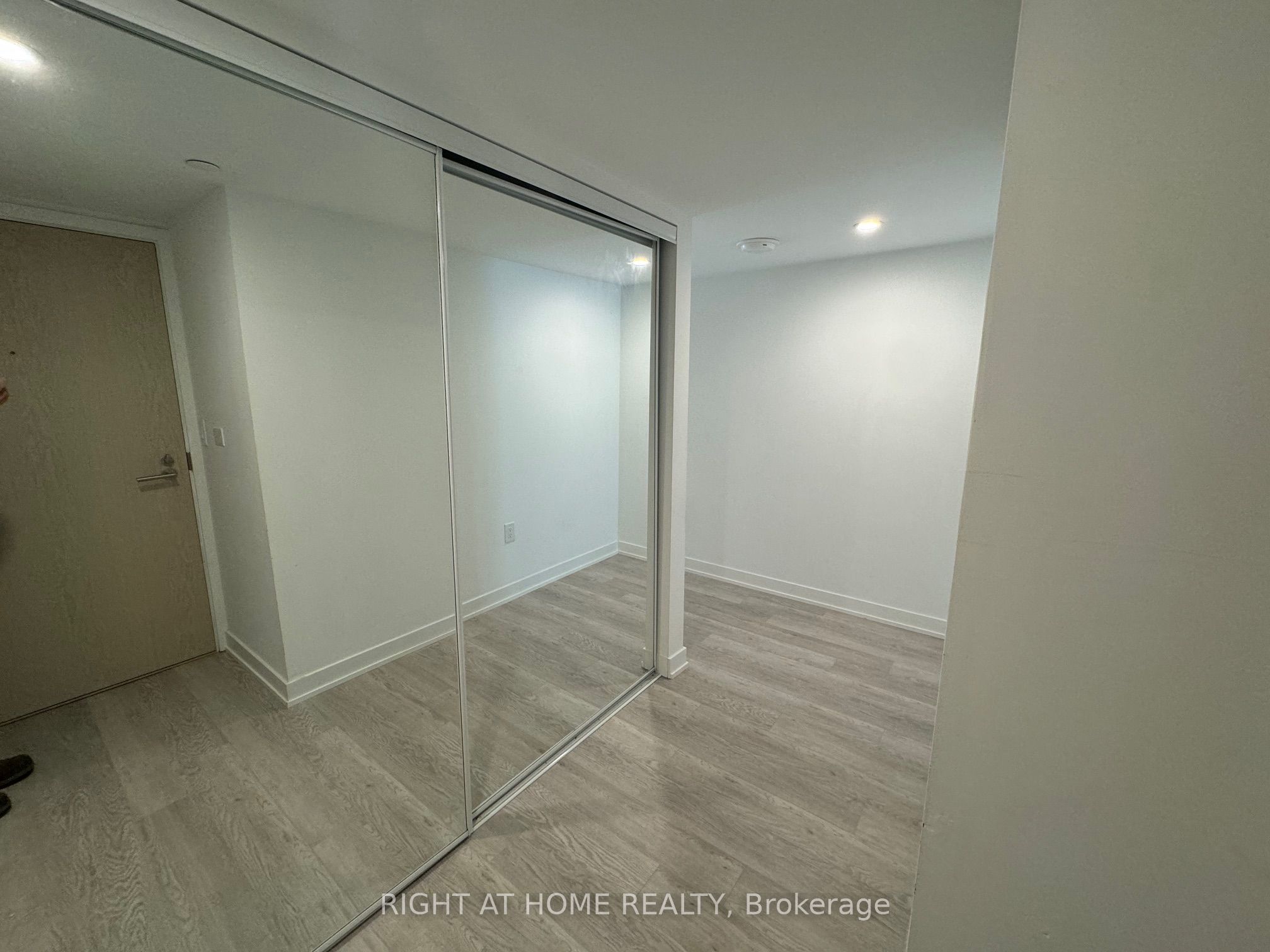 3 Strathgowan Avenue, #323