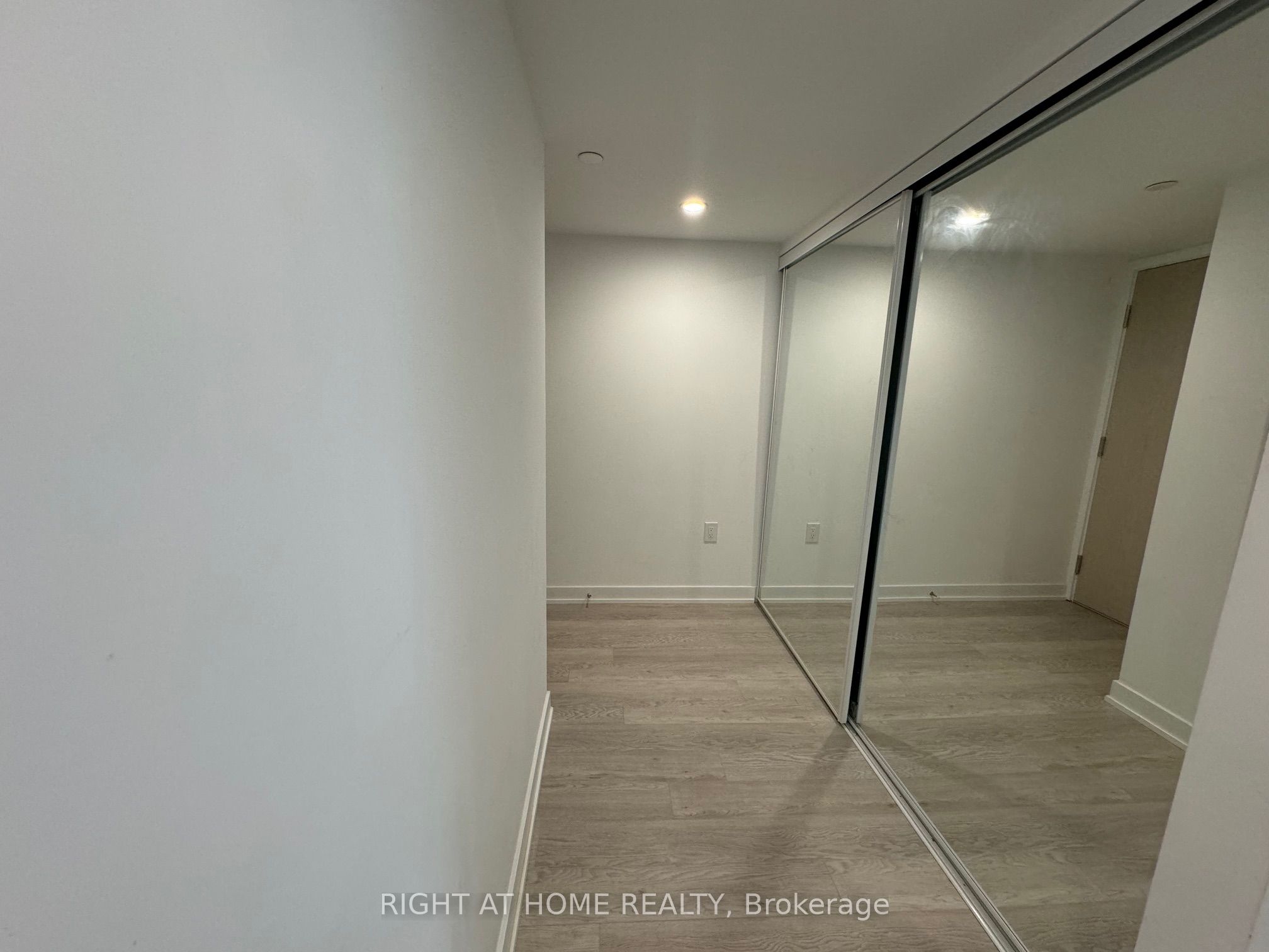 3 Strathgowan Avenue, #323