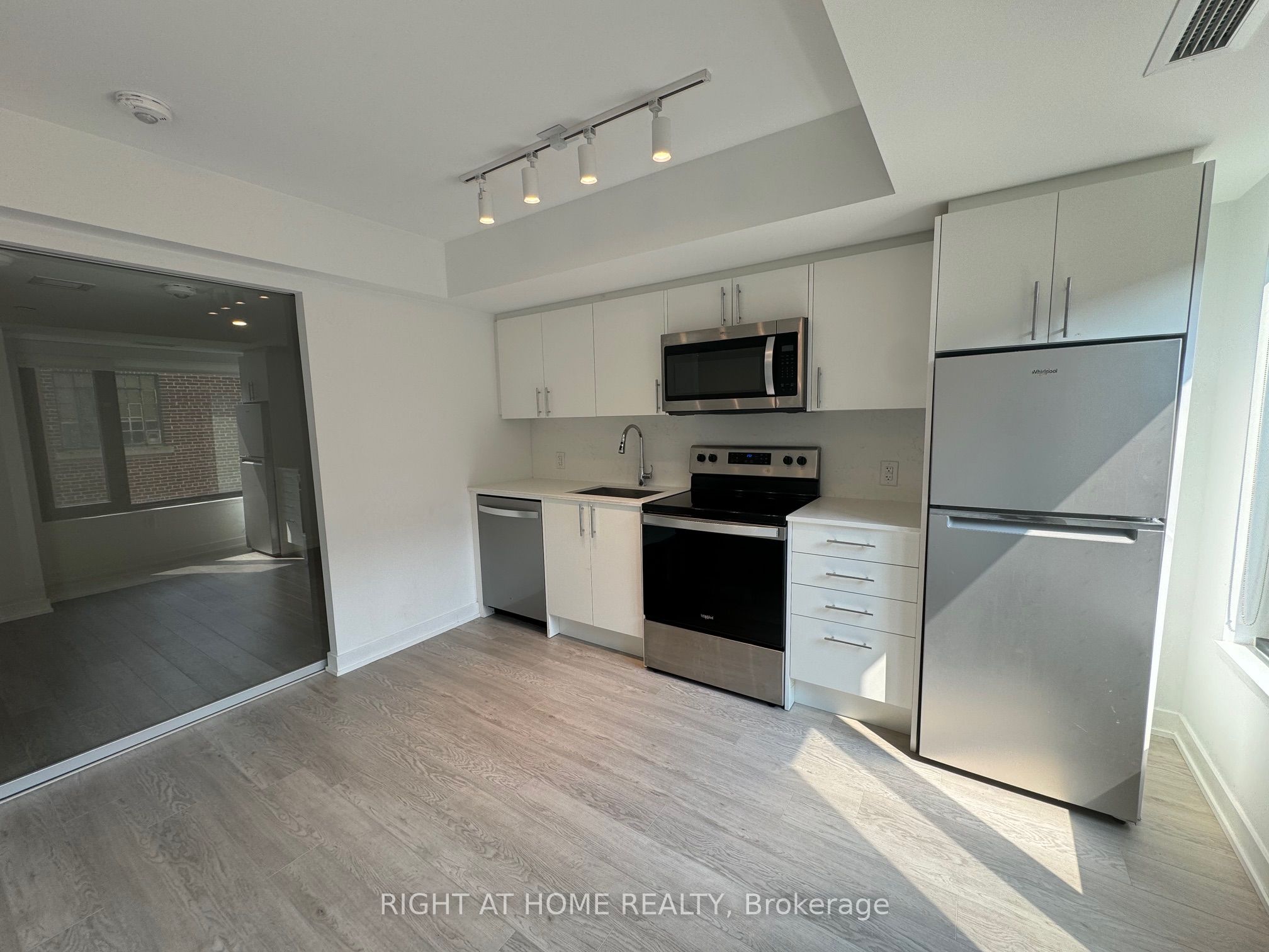 3 Strathgowan Avenue, #323