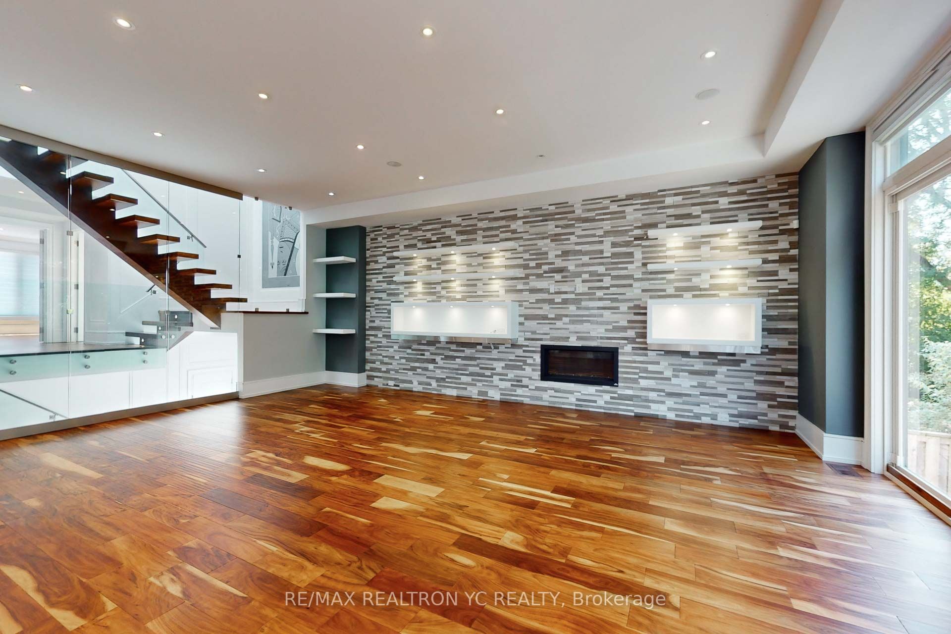 90 Upper Canada Drive