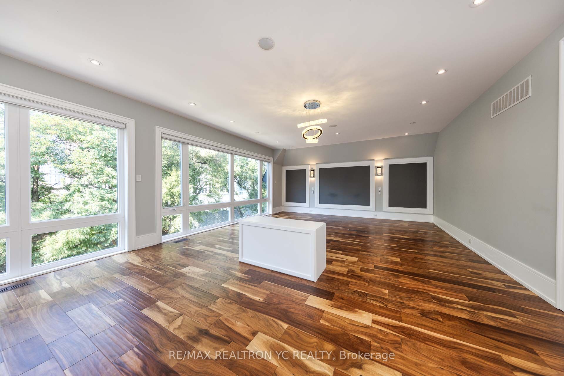 90 Upper Canada Drive