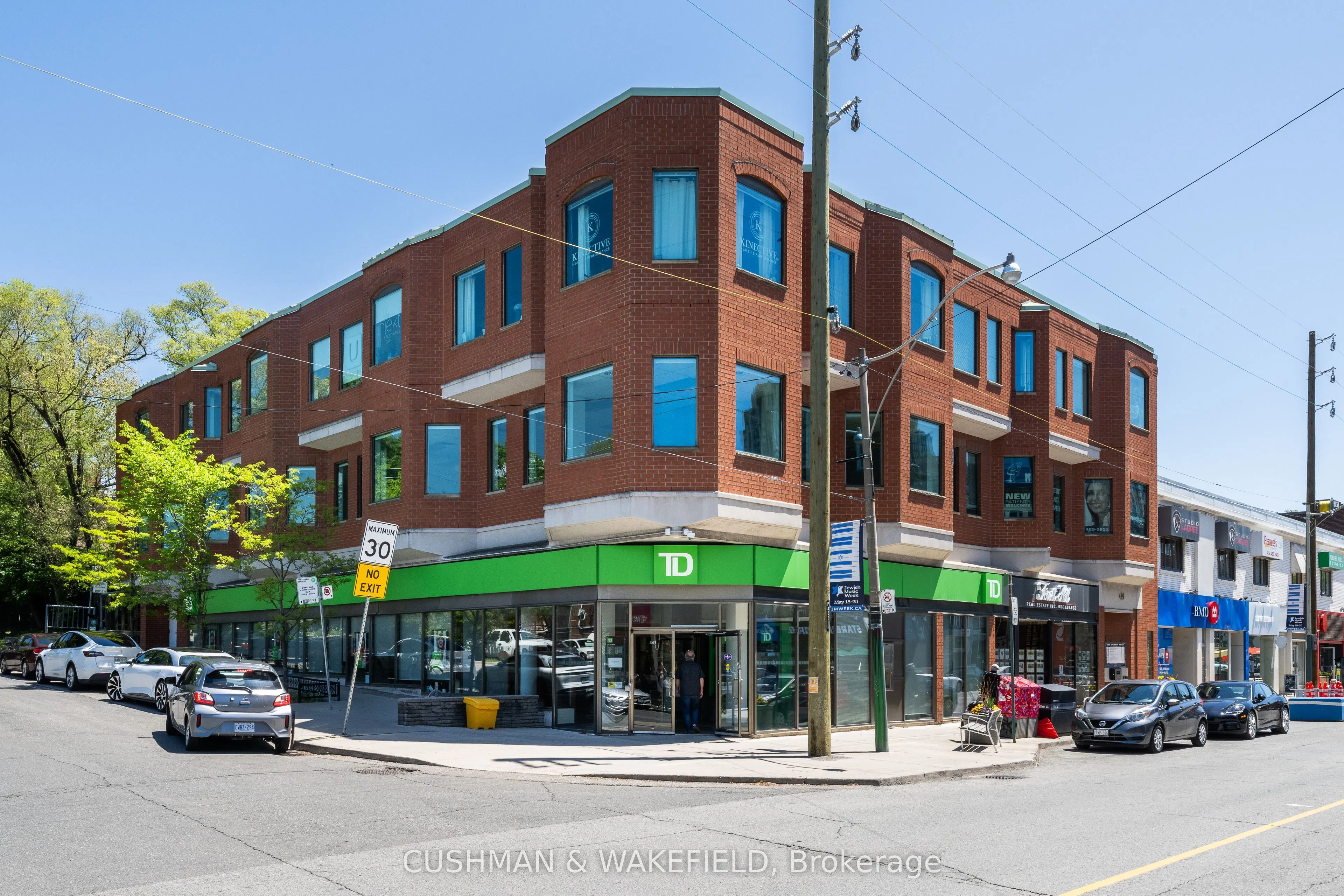 439 Spadina Road, #303