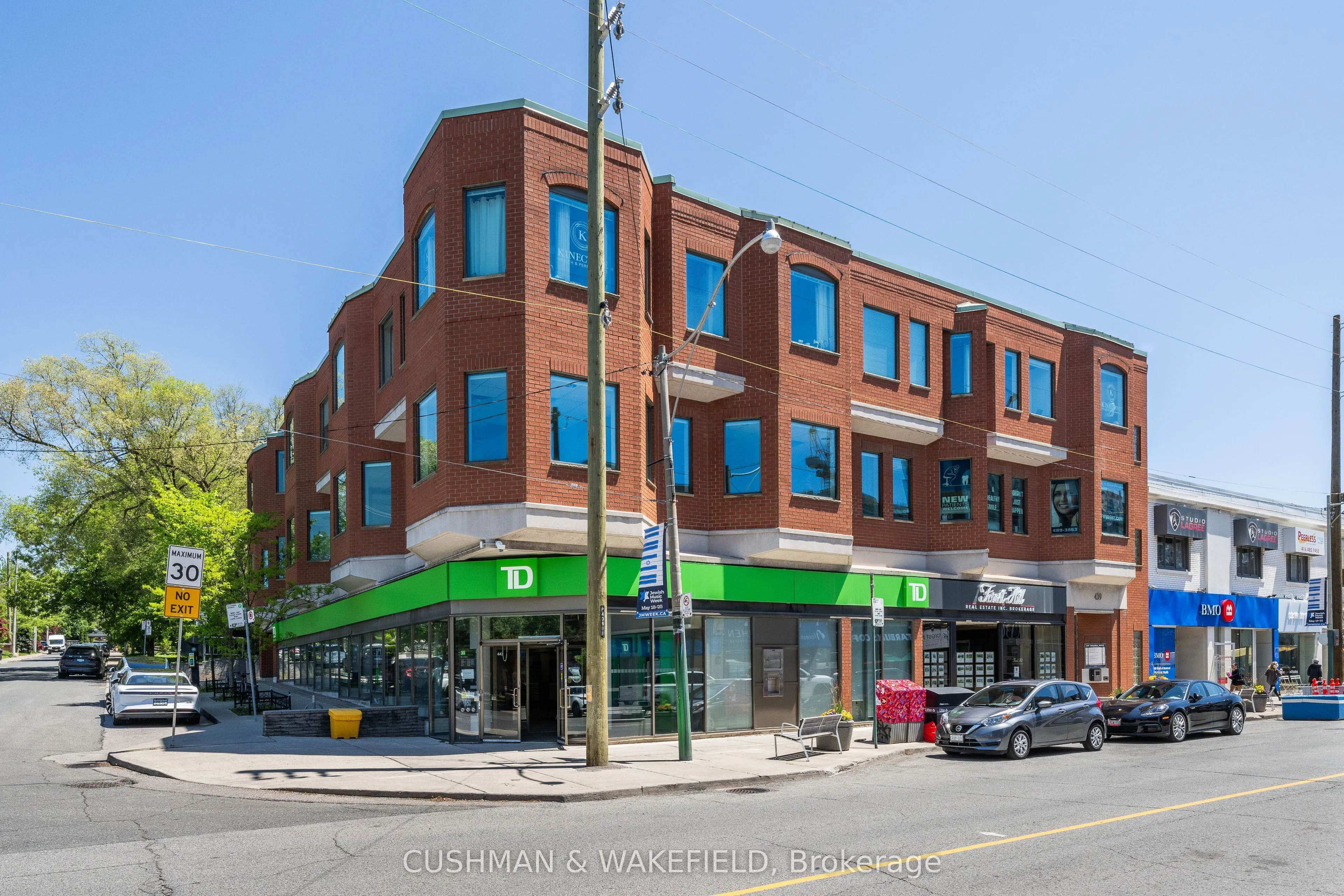 439 Spadina Road, #210
