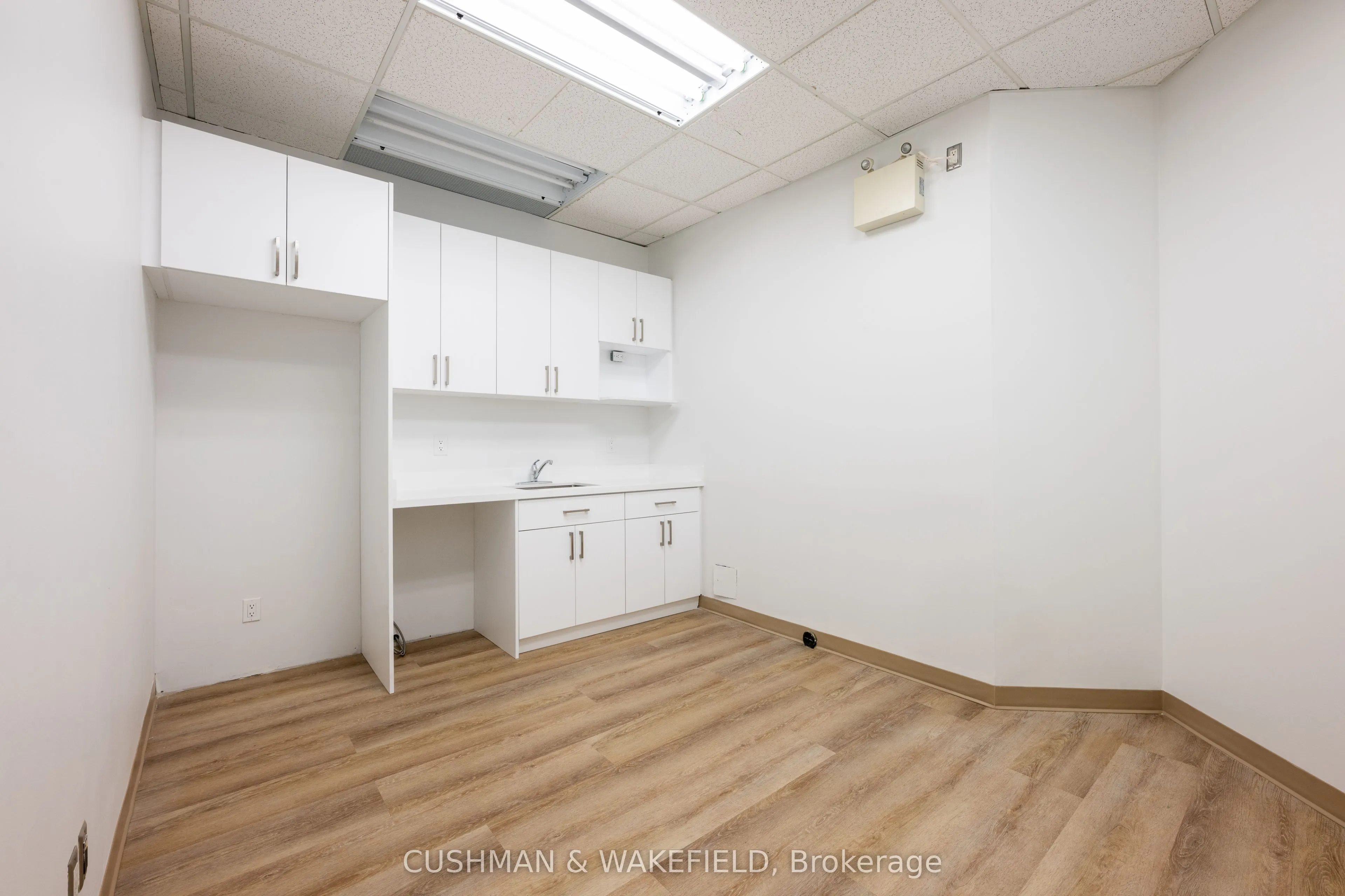 439 Spadina Road, #210