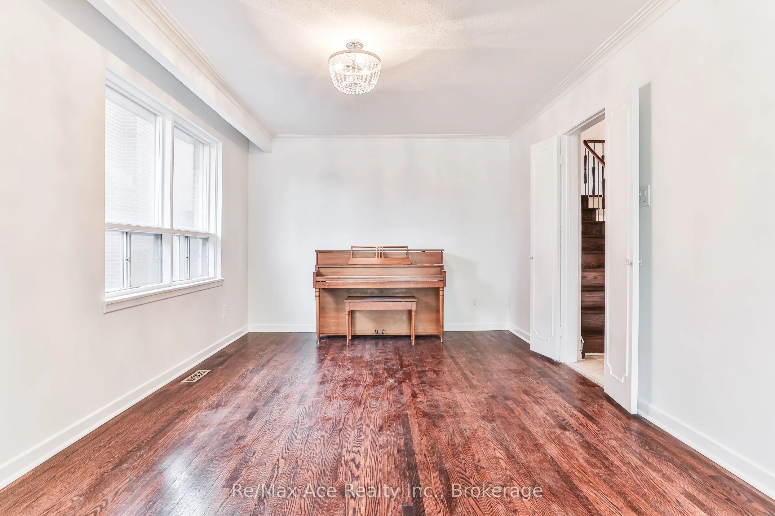 90 Charlton Boulevard