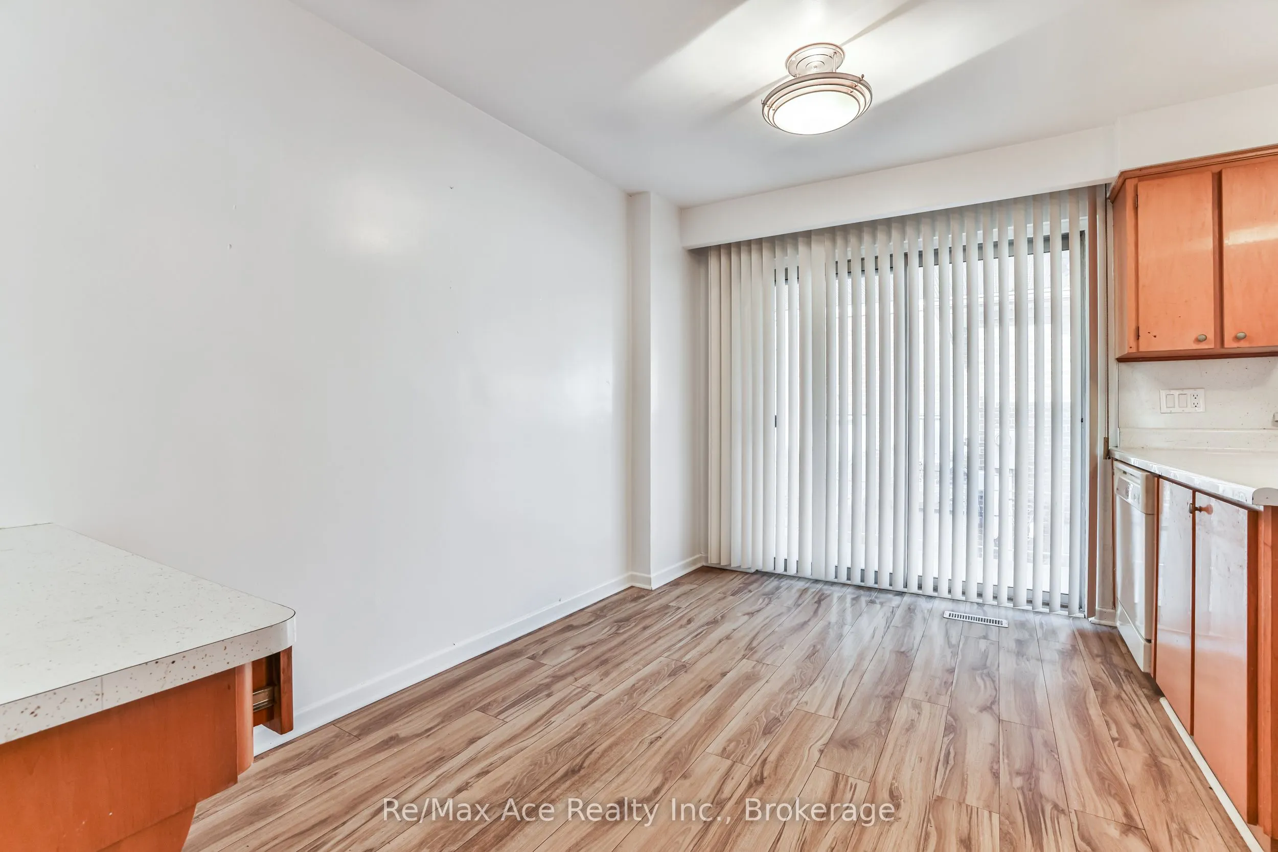 90 Charlton Boulevard