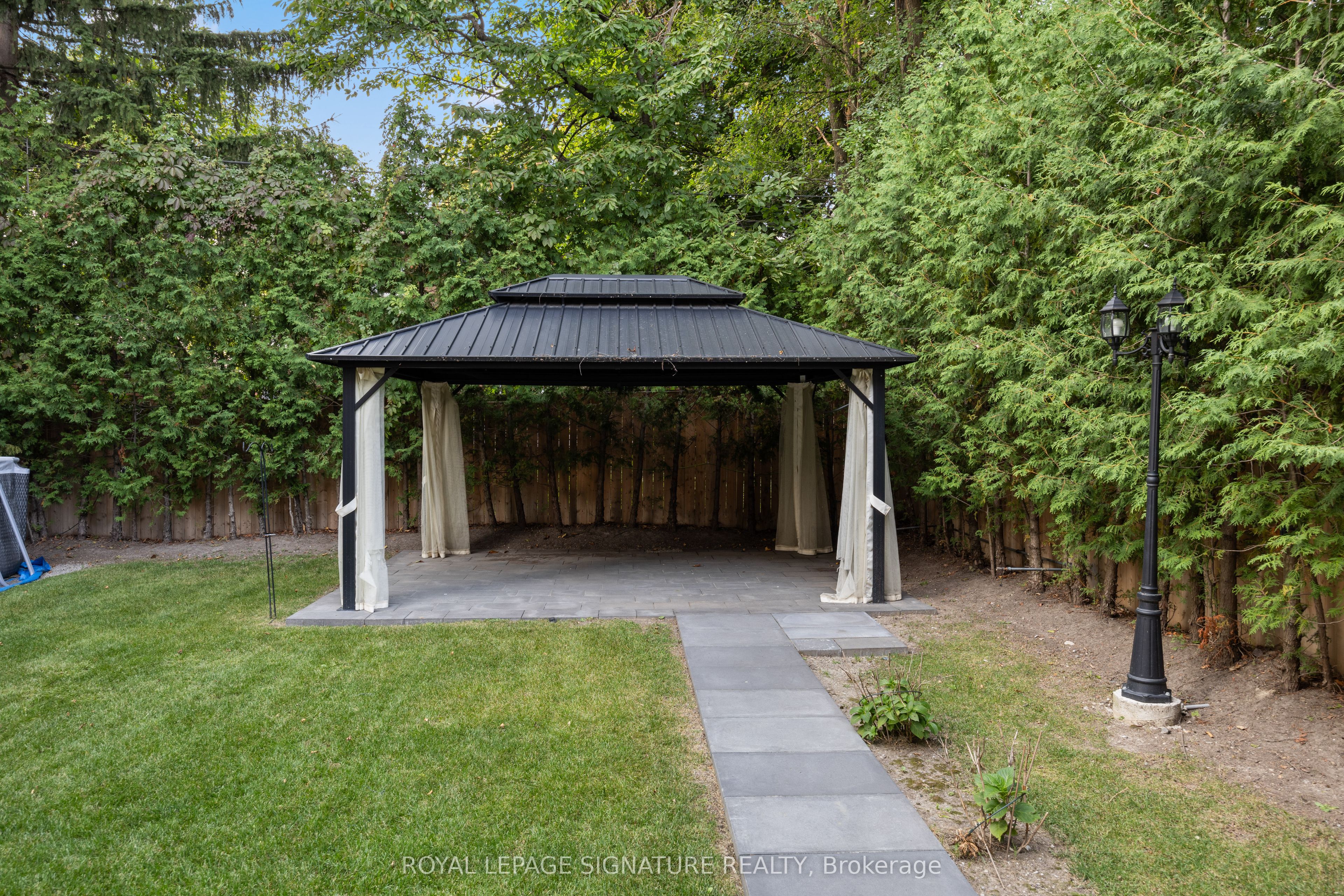172 Maplehurst Avenue