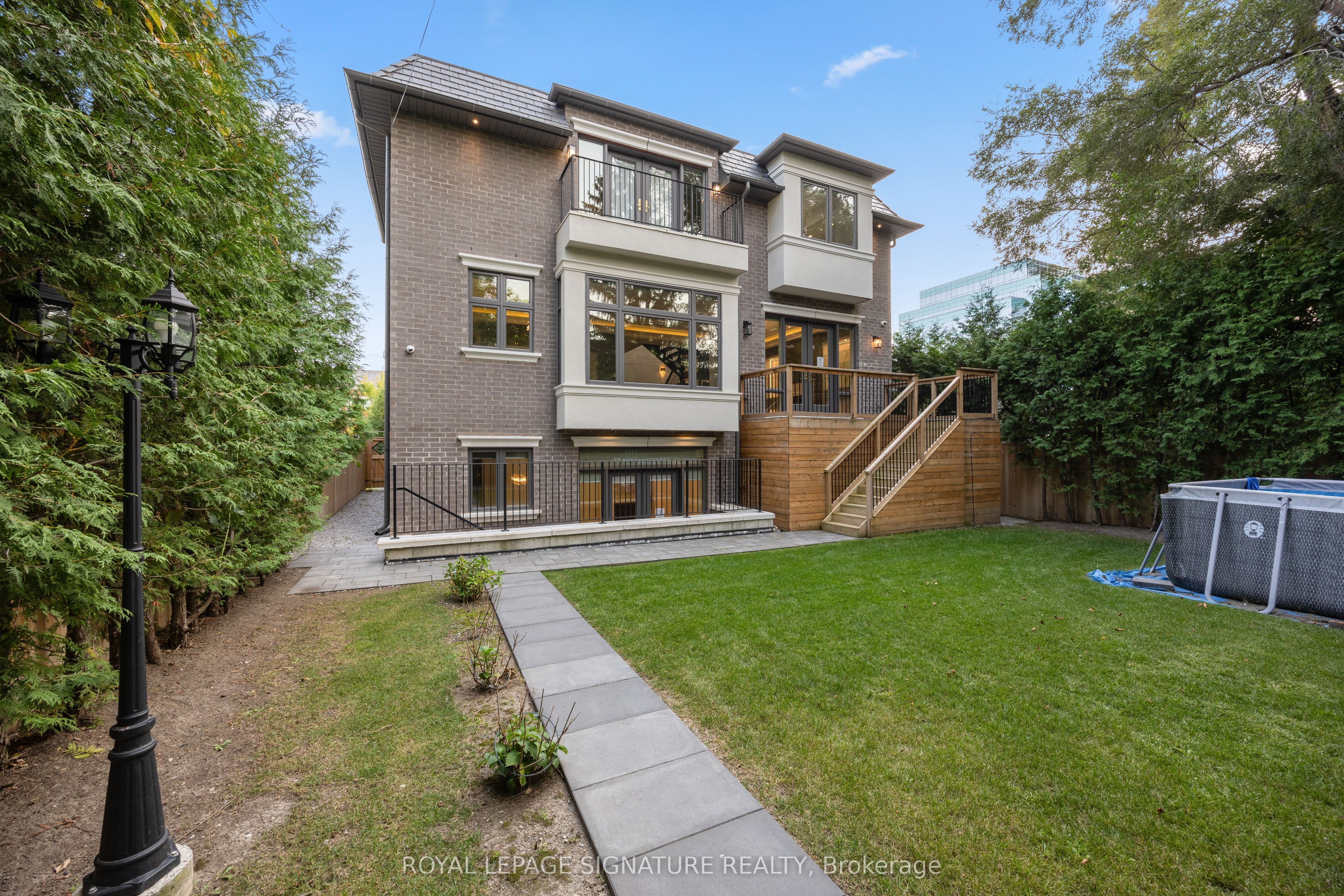 172 Maplehurst Avenue