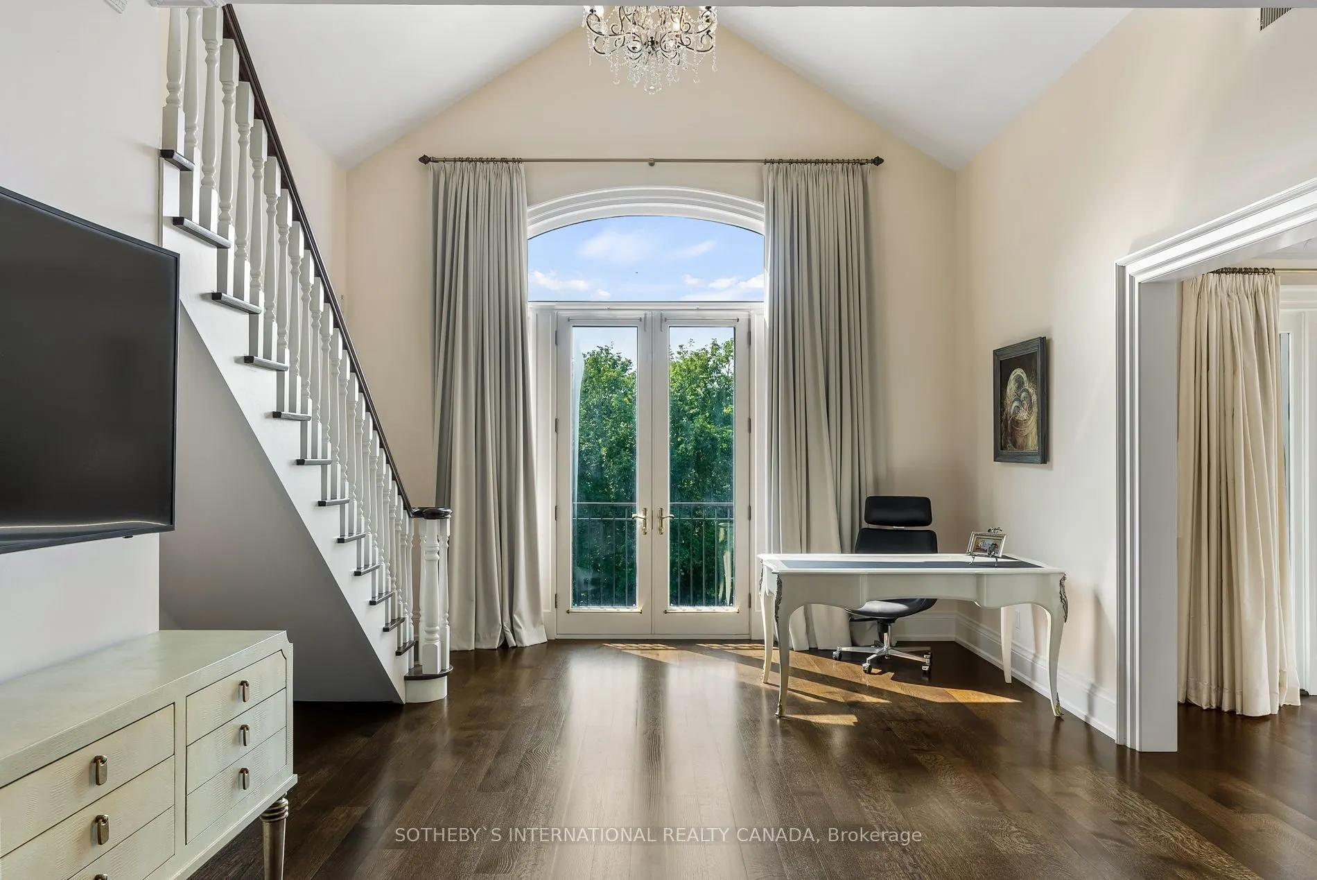 32 Arjay Crescent