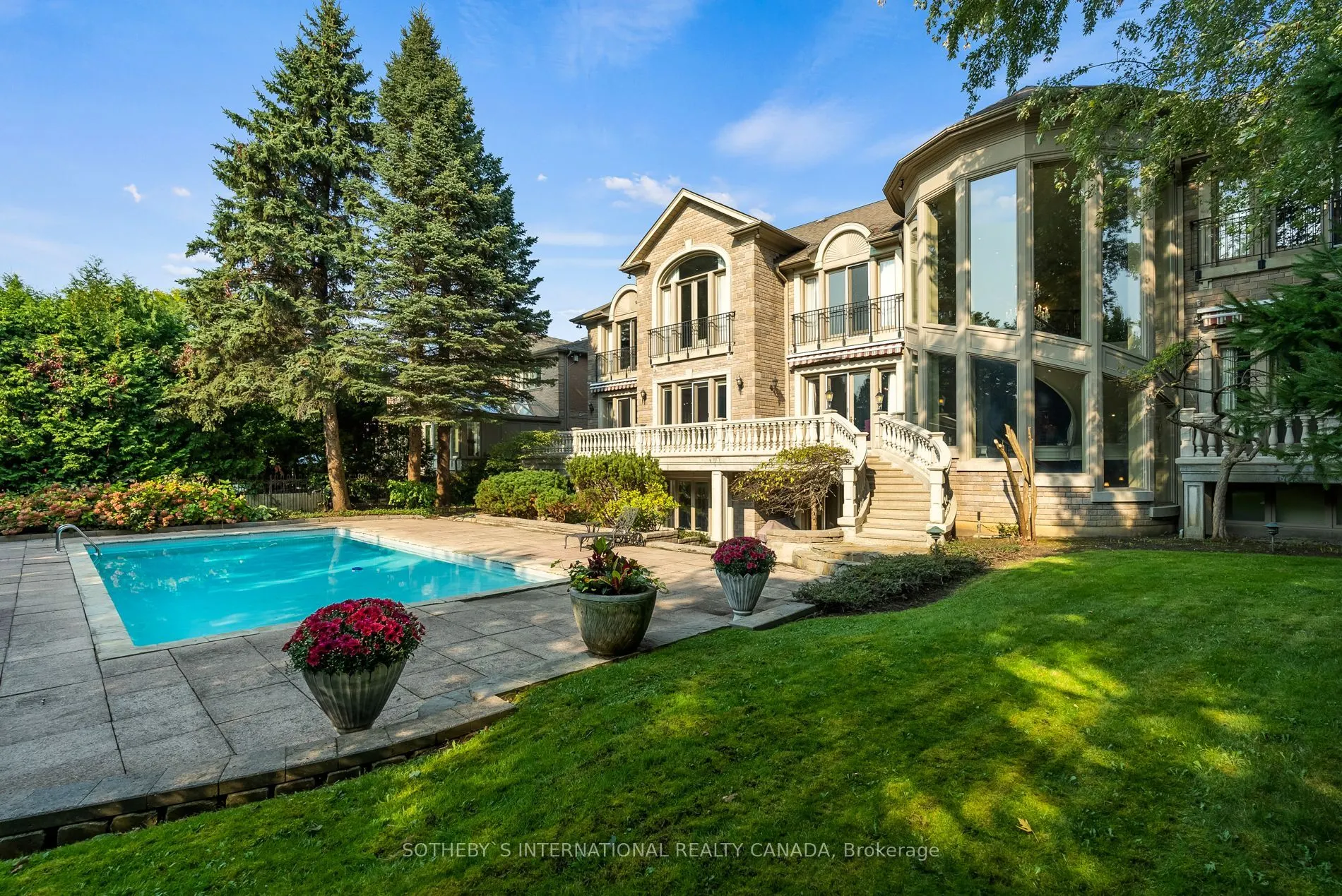 32 Arjay Crescent