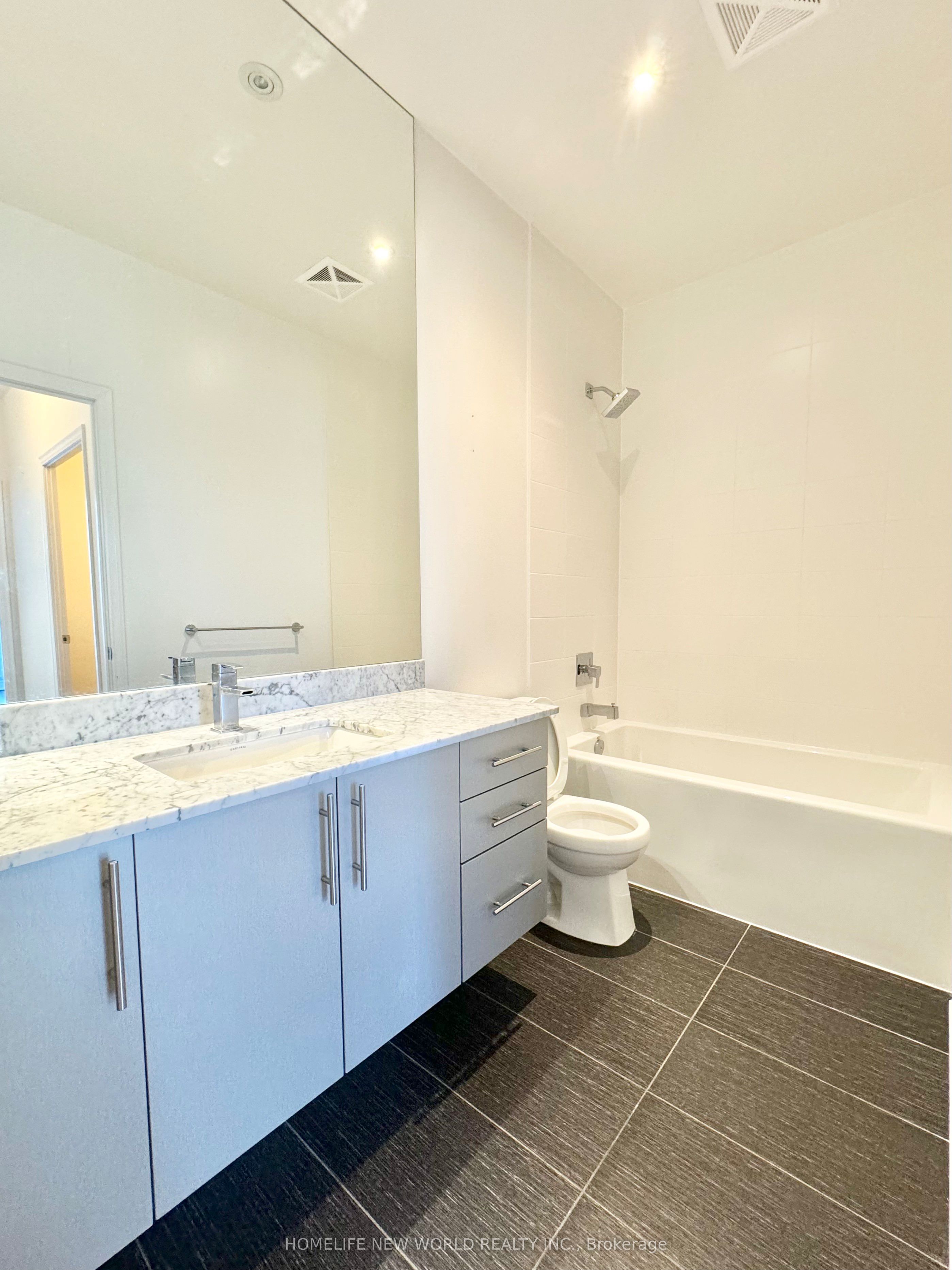 35 Bastion Street, #2012