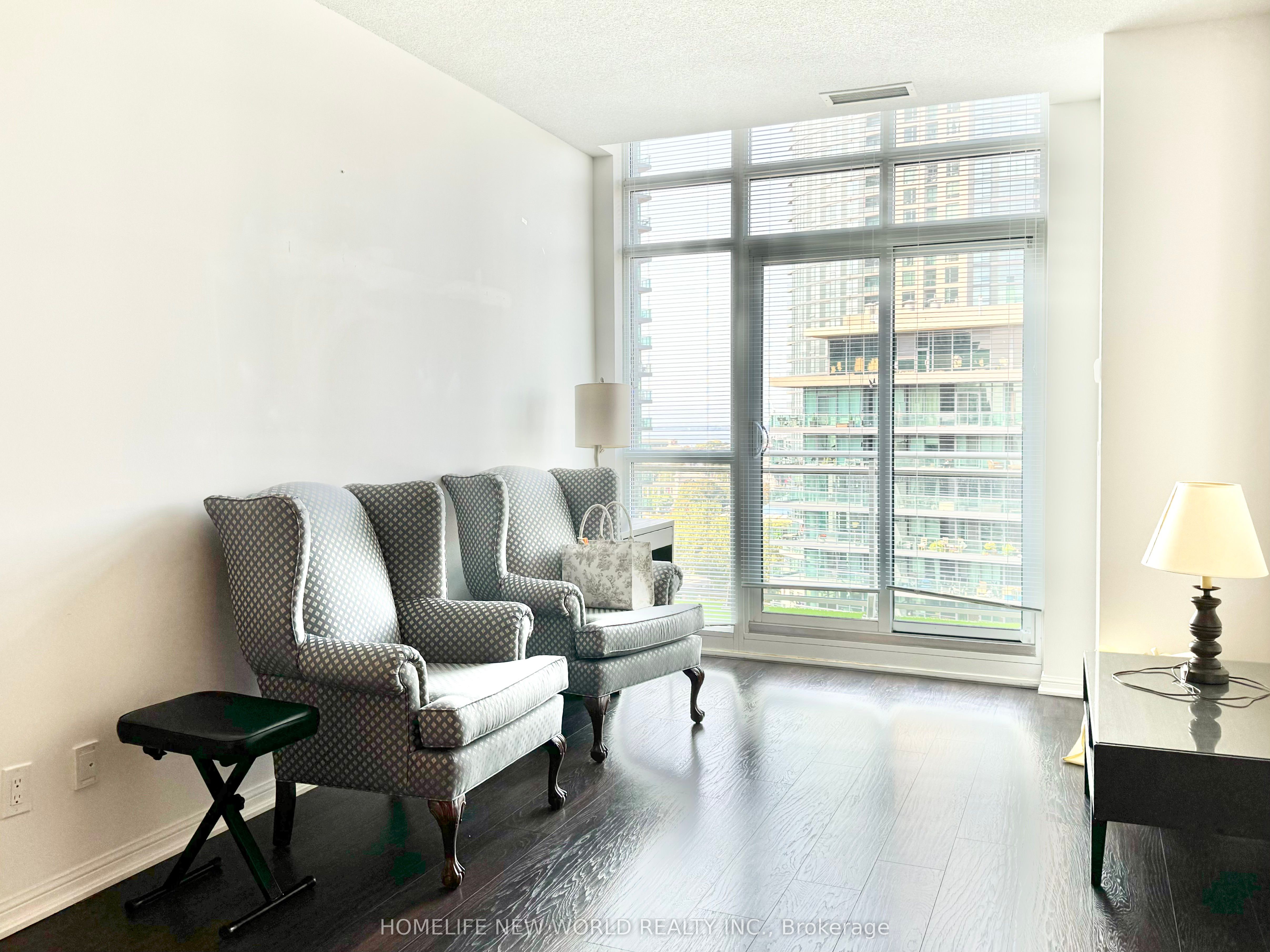 35 Bastion Street, #2012