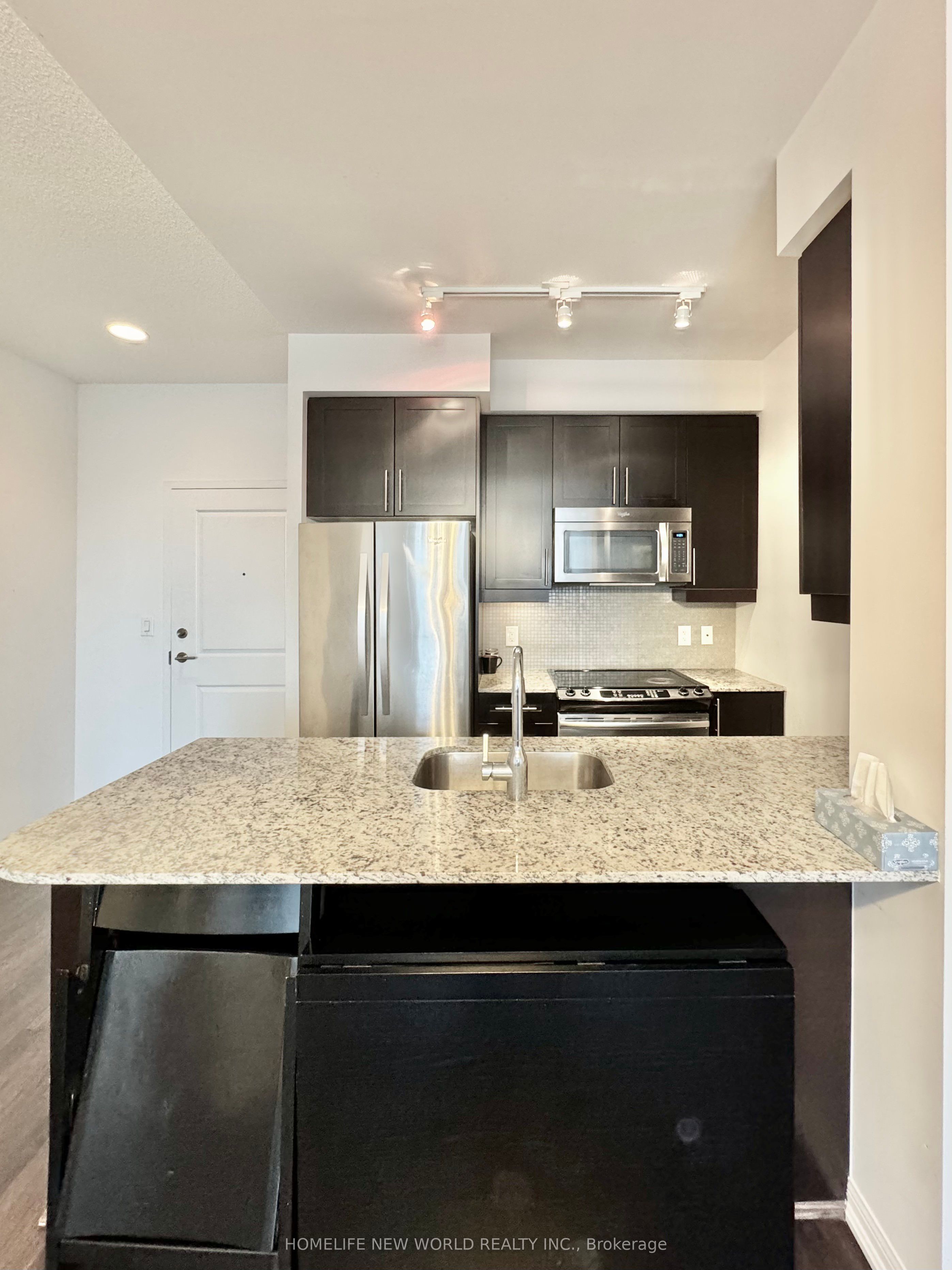 35 Bastion Street, #2012