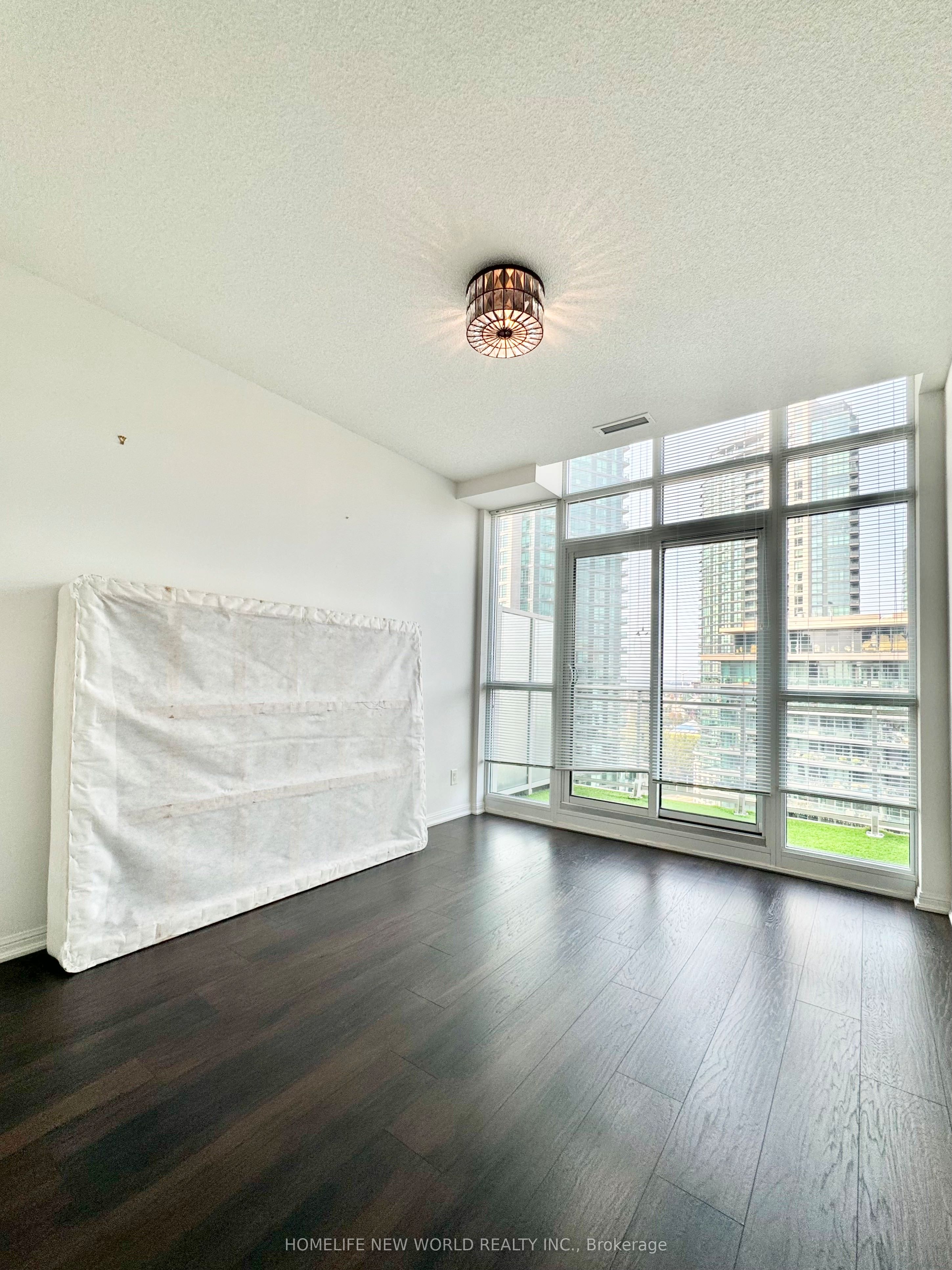 35 Bastion Street, #2012