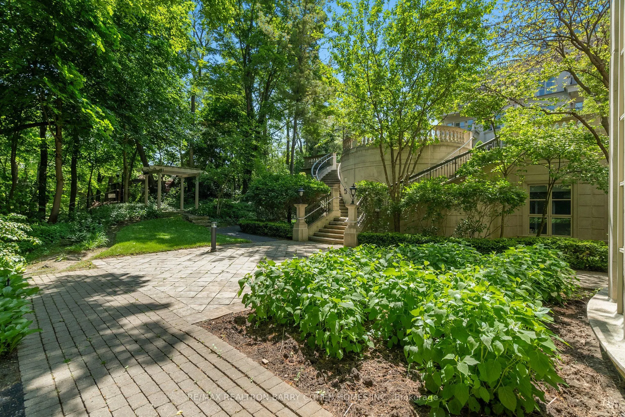 1 Post Road, #204