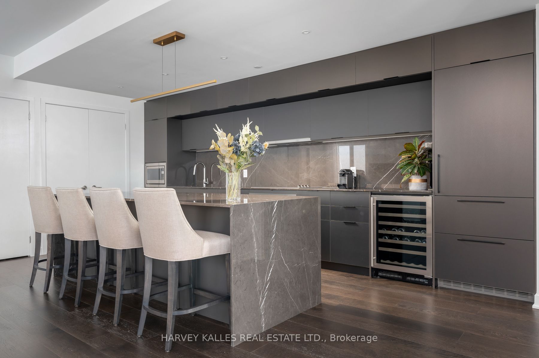 185 Alberta Avenue #1105