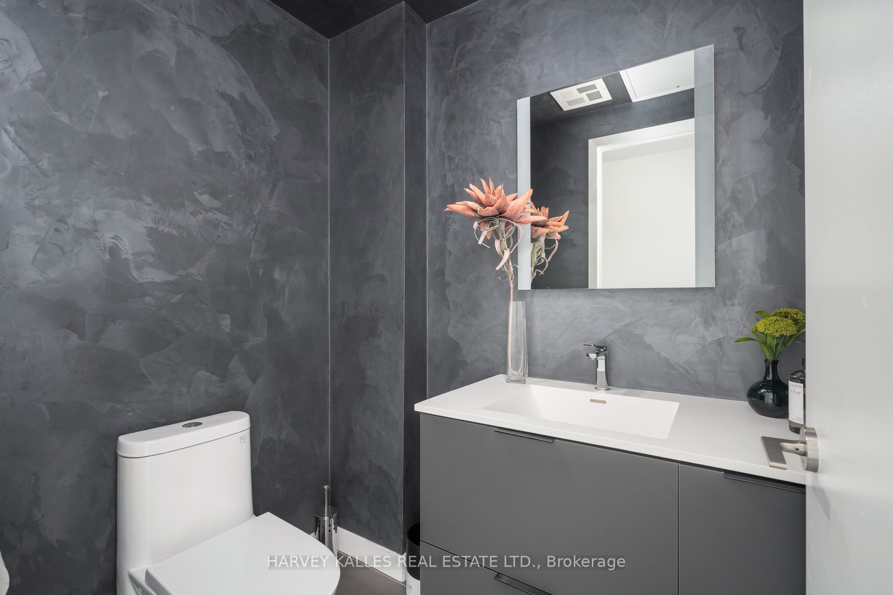 185 Alberta Avenue #1105