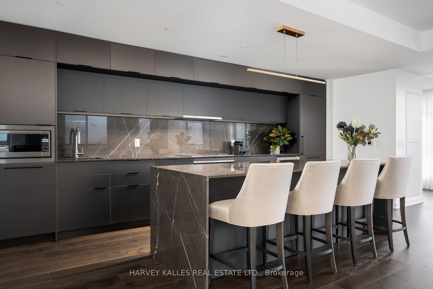 185 Alberta Avenue #1105