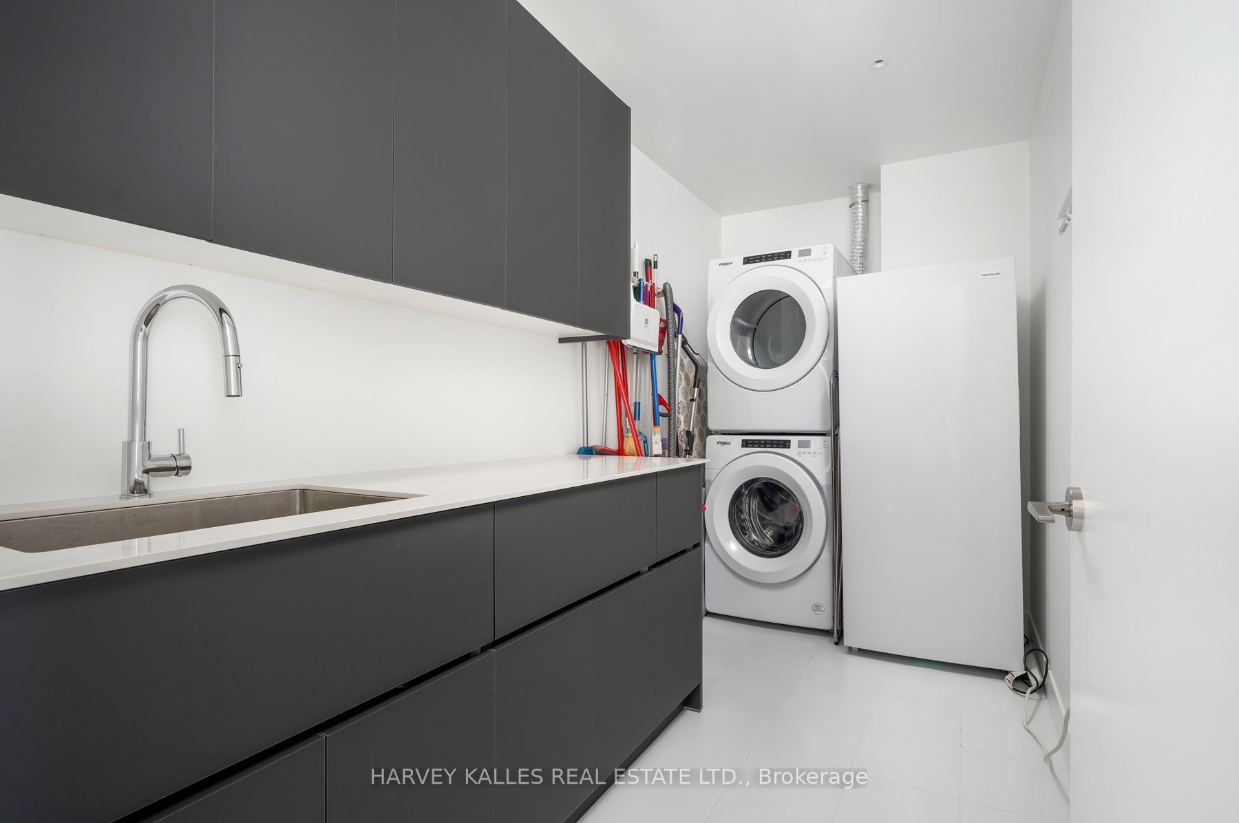185 Alberta Avenue #1105