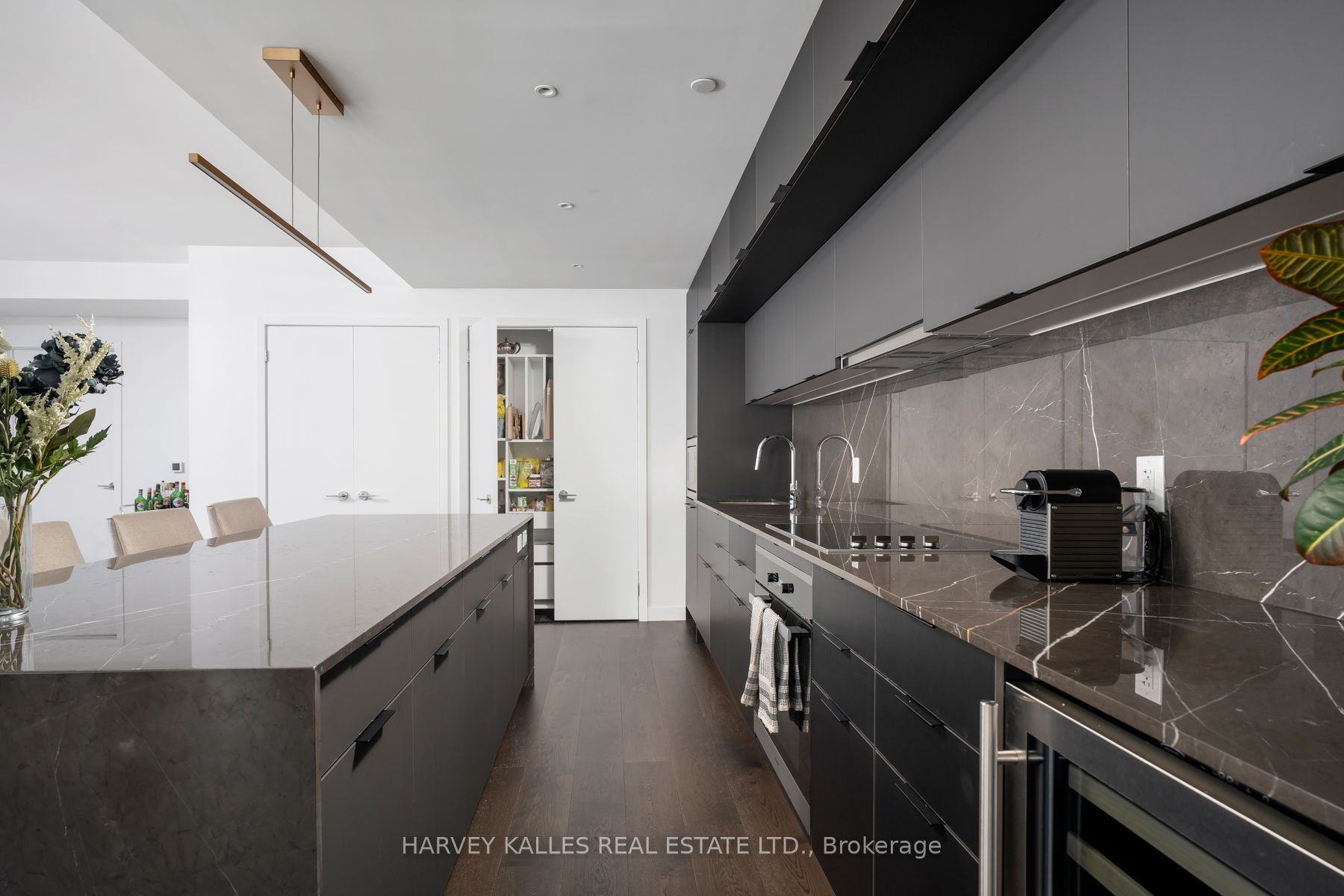 185 Alberta Avenue #1105