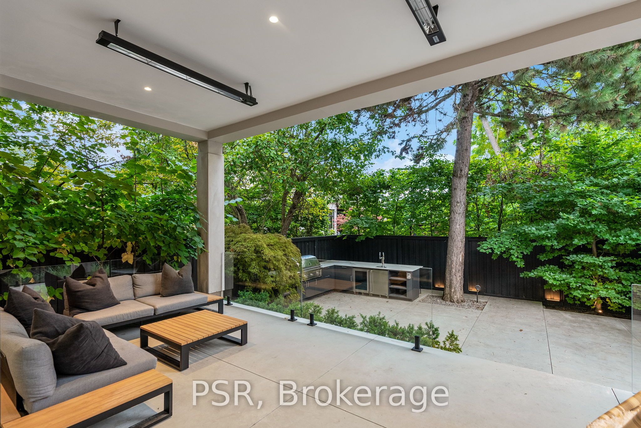 5 Dewbourne Avenue