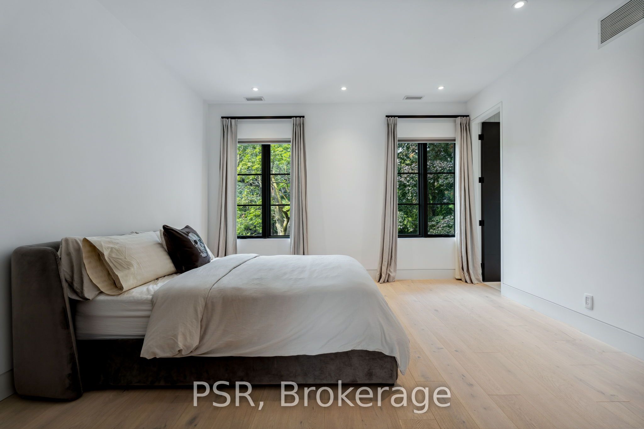 5 Dewbourne Avenue