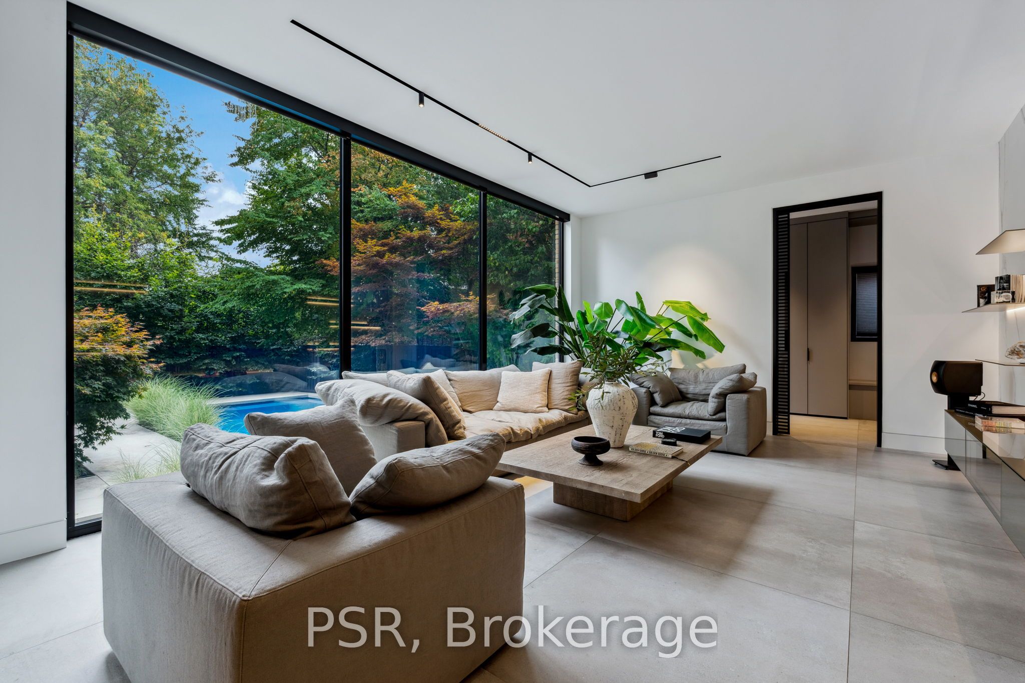 5 Dewbourne Avenue