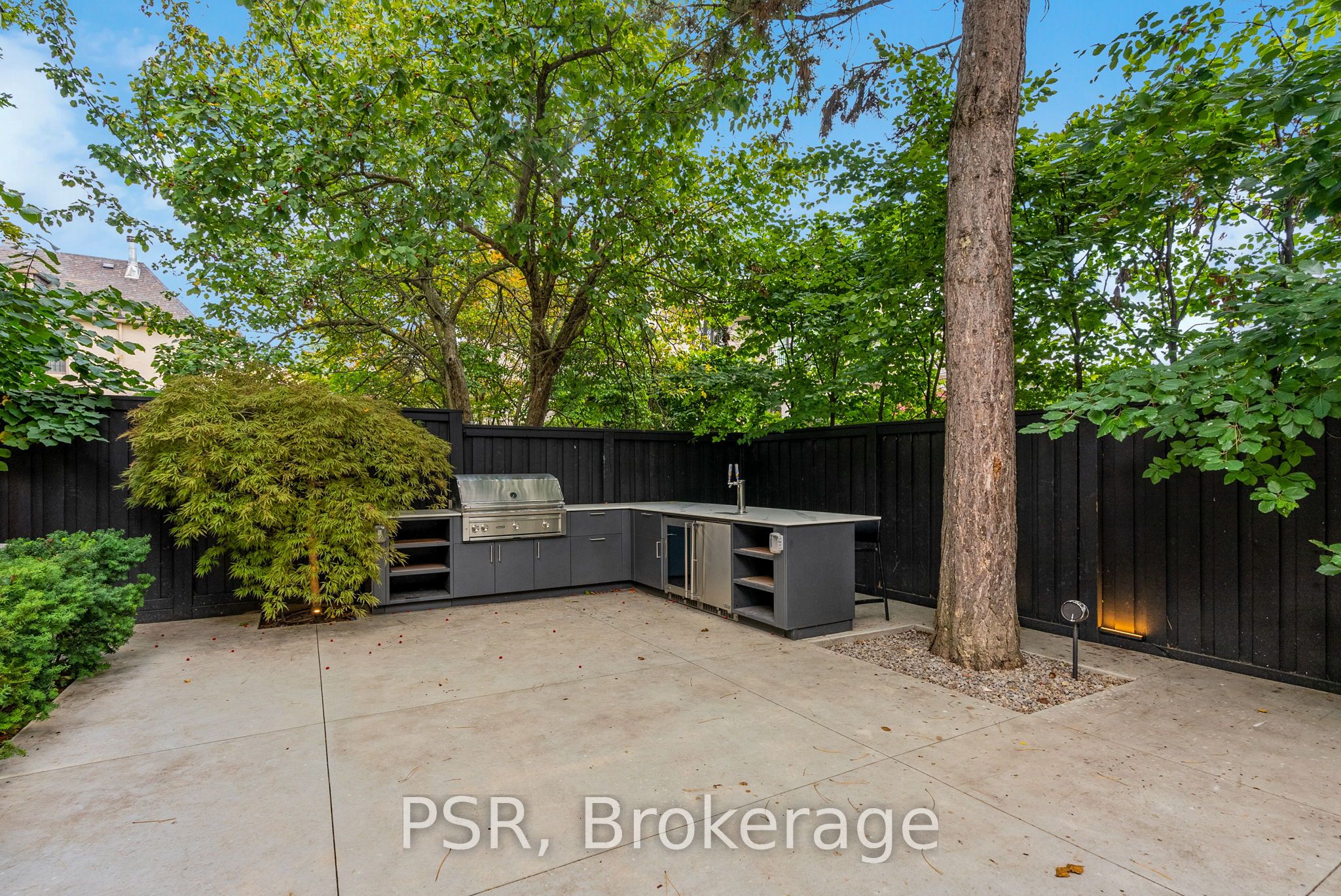 5 Dewbourne Avenue