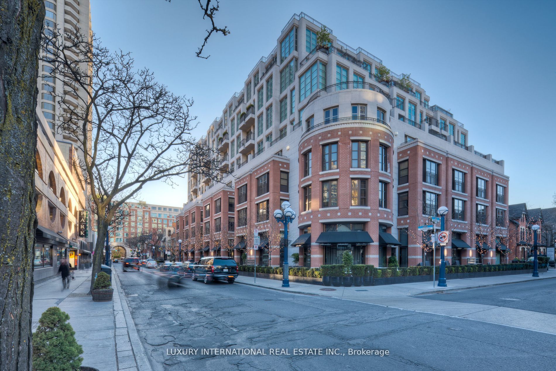 118 Yorkville Avenue #703