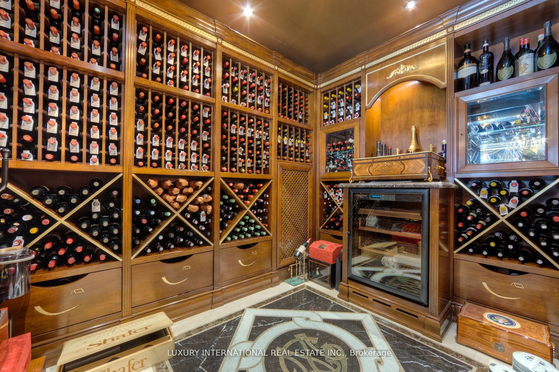 118 Yorkville Avenue #703
