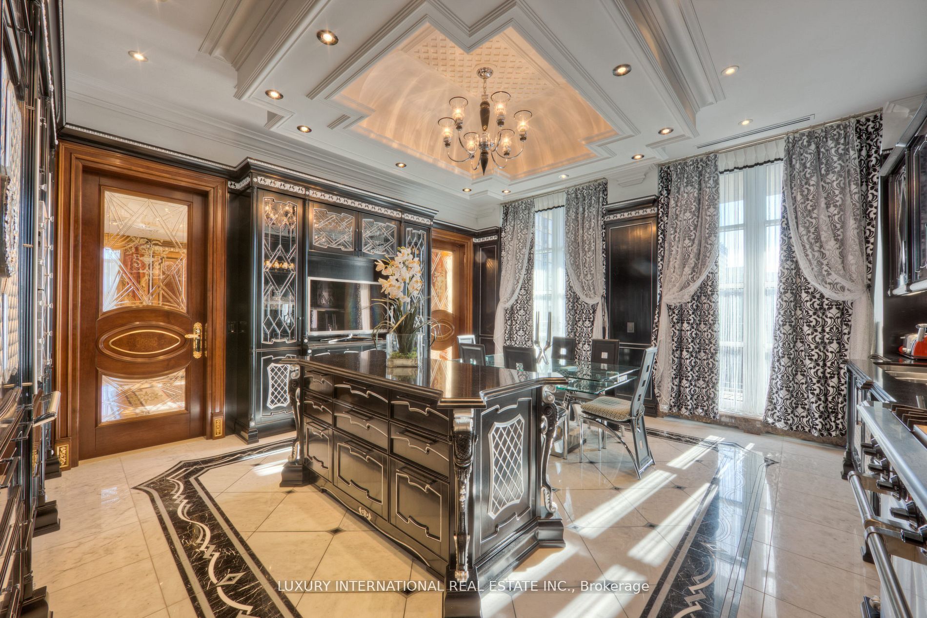 118 Yorkville Avenue #703