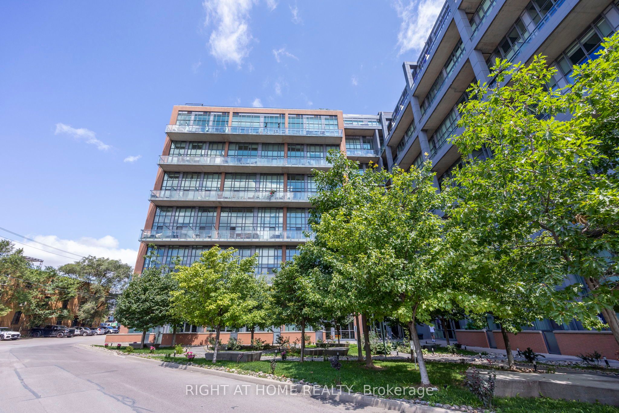 5 Hanna Avenue #426