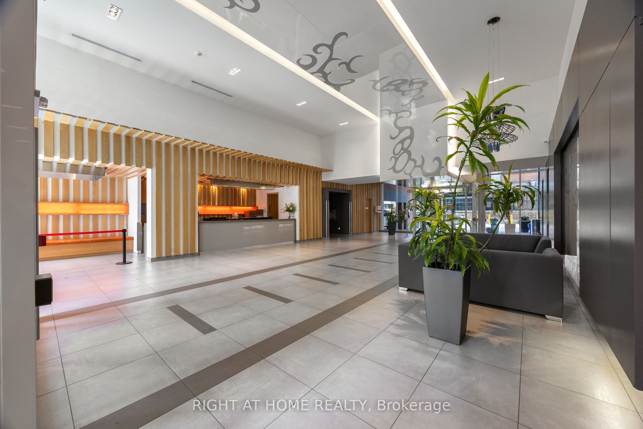 5 Hanna Avenue #426