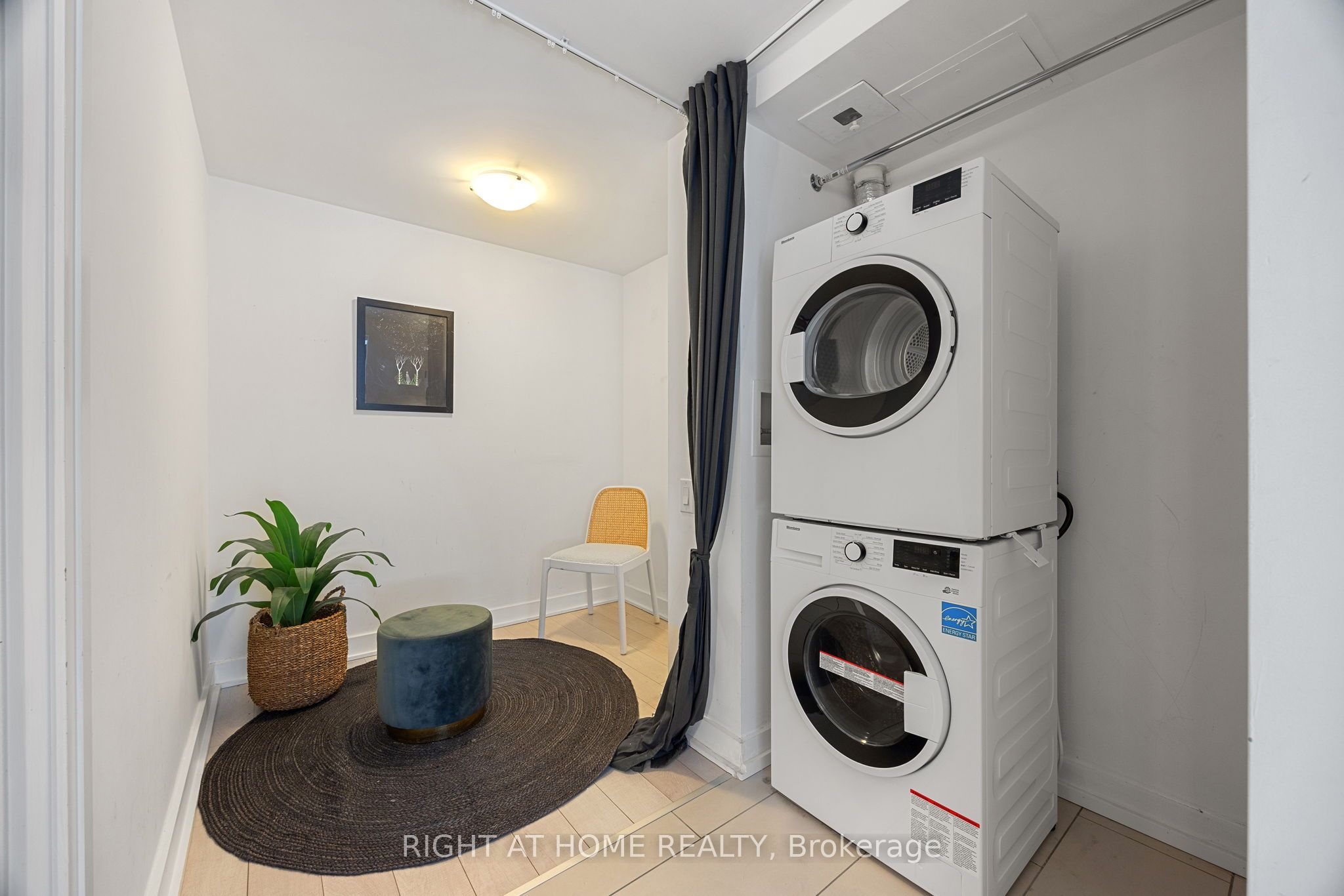 5 Hanna Avenue #426