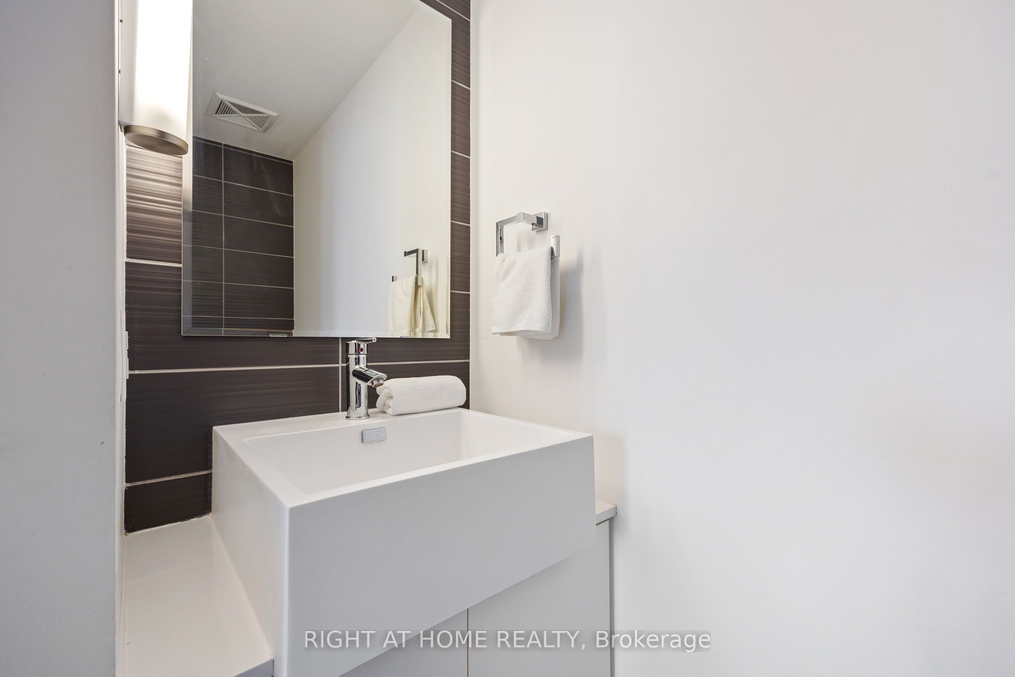 5 Hanna Avenue #426